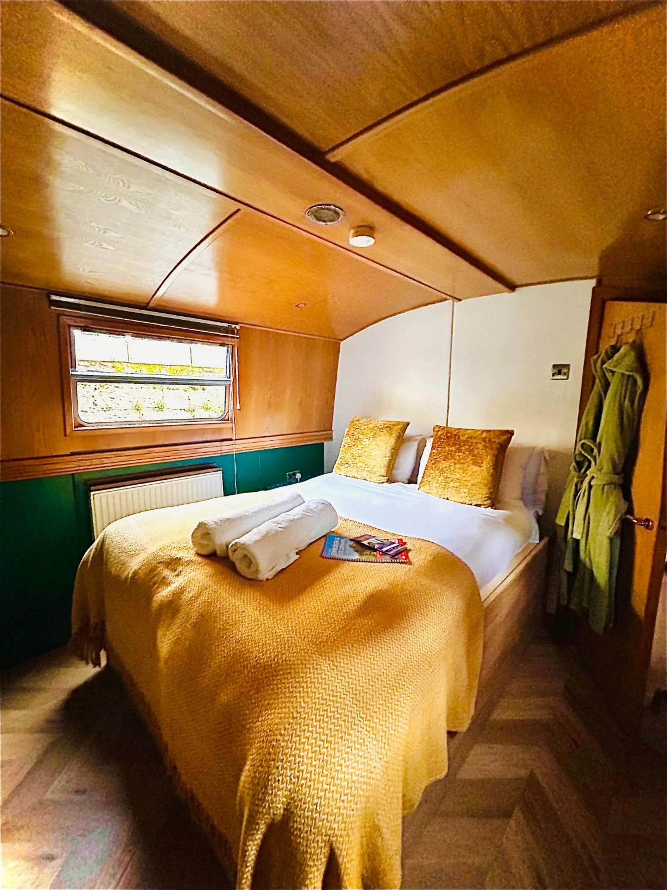 Bed in Edinburgh - Houseboats