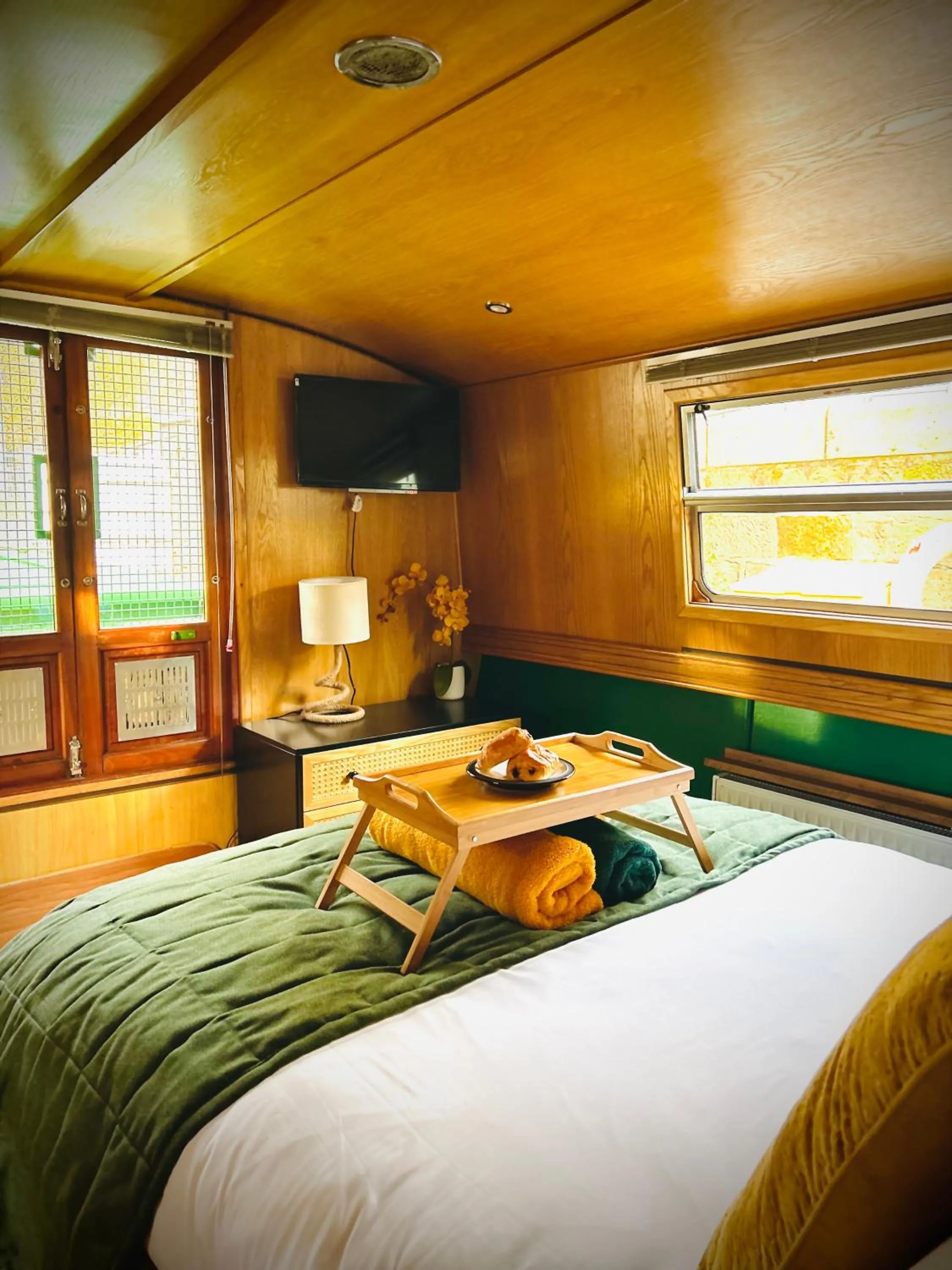Bedroom, Bed in Edinburgh - Houseboats