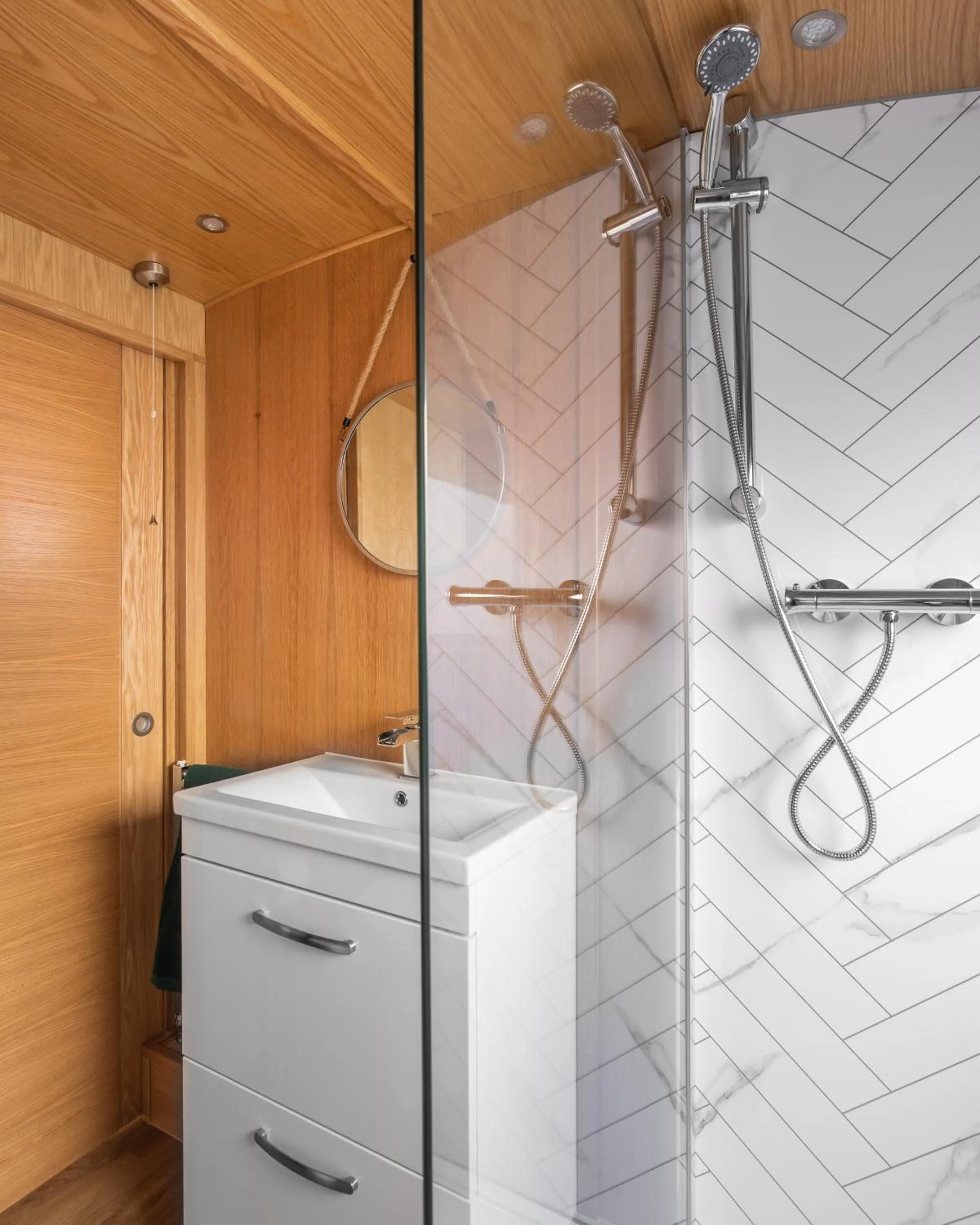 Bathroom in Edinburgh - Houseboats