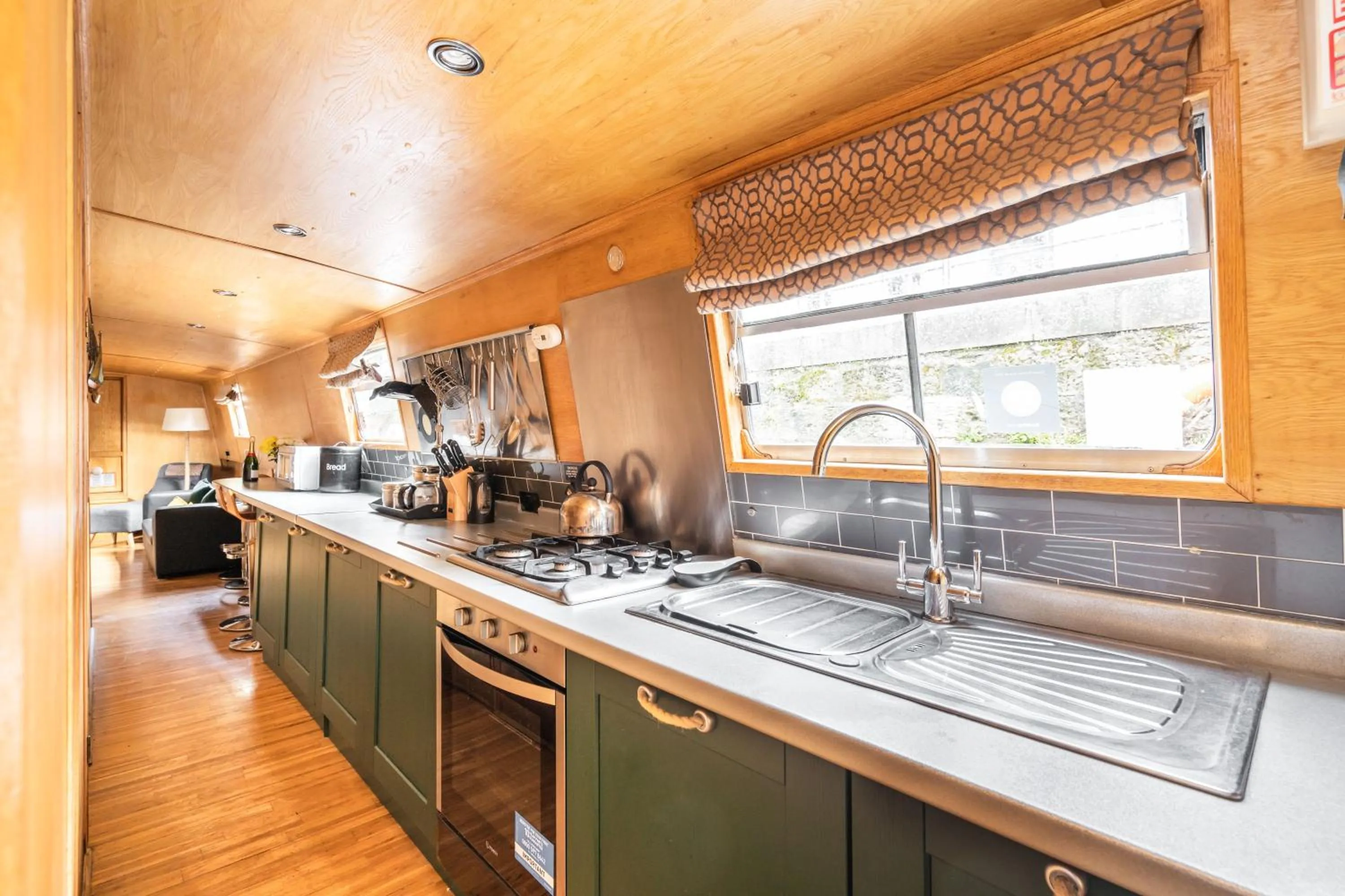 Kitchen or kitchenette in Edinburgh - Houseboats