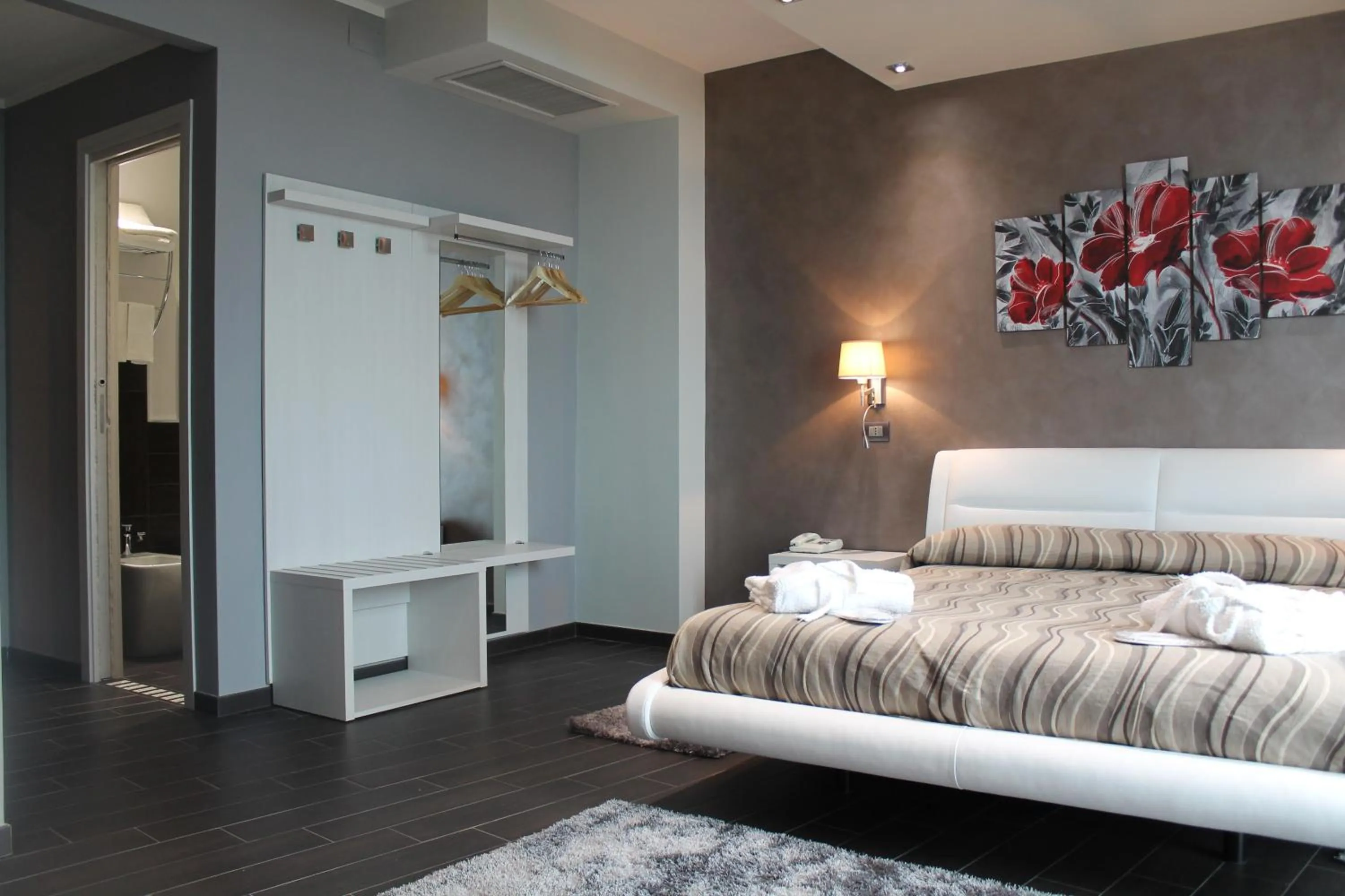 Bedroom, Bed in Hotel Mediterraneo