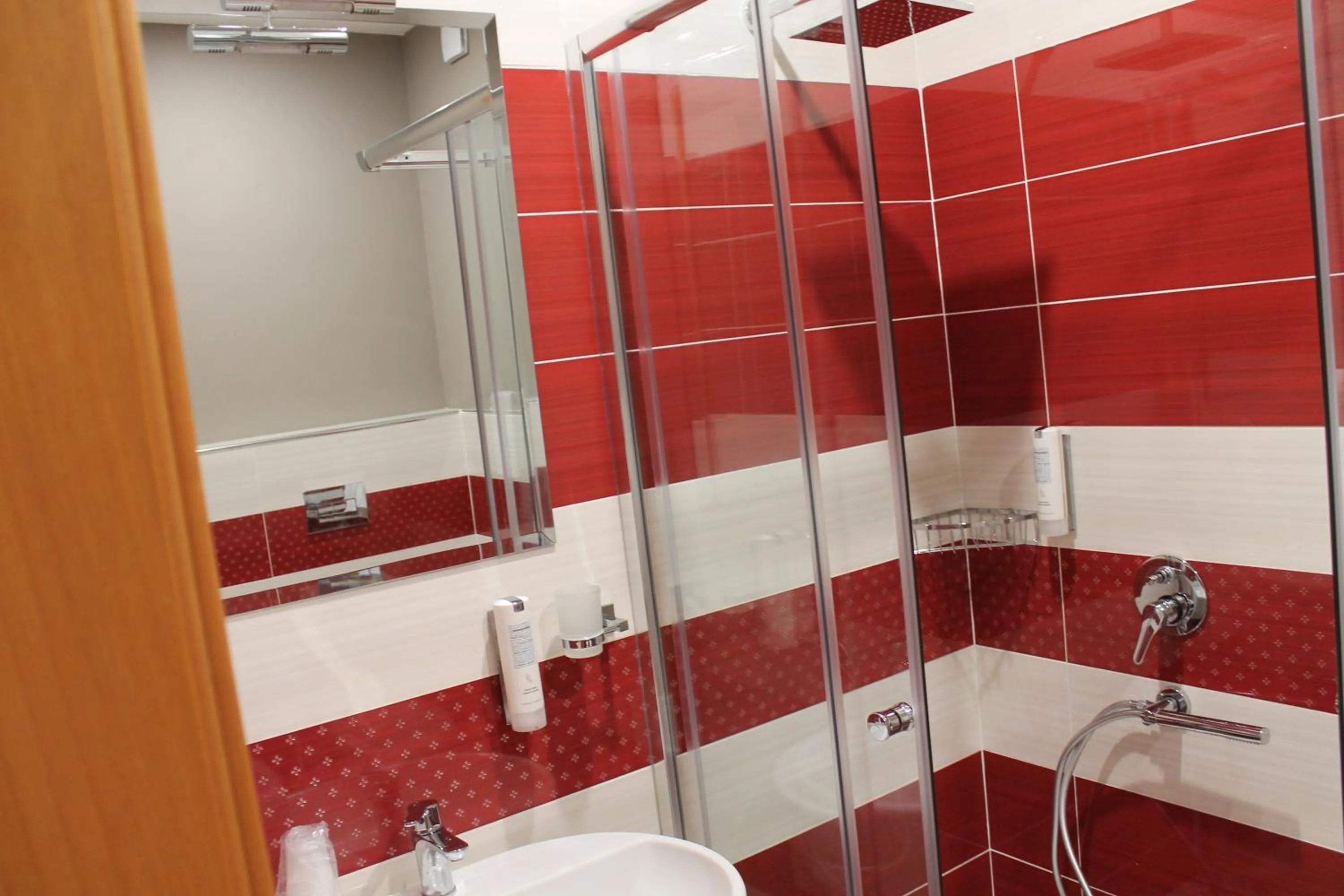 Shower in Hotel Mediterraneo