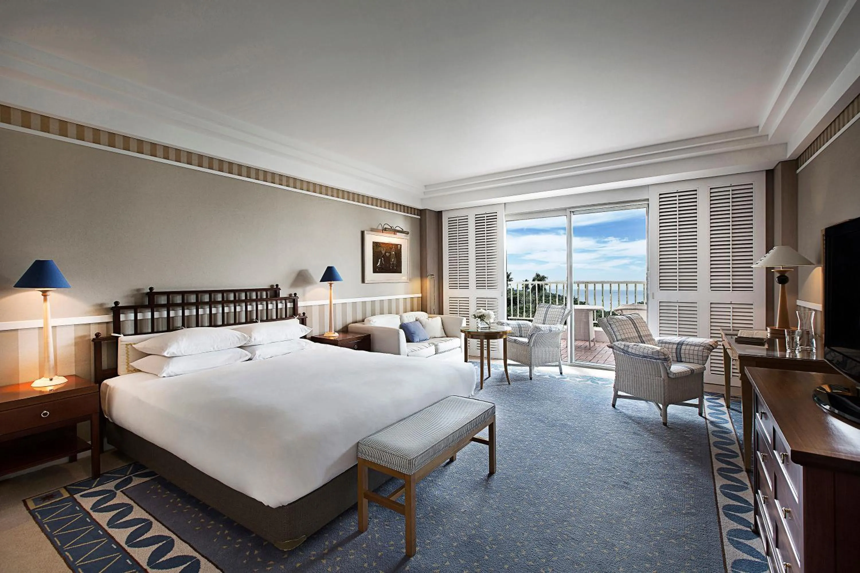 Photo of the whole room, Bed in The Shilla Jeju