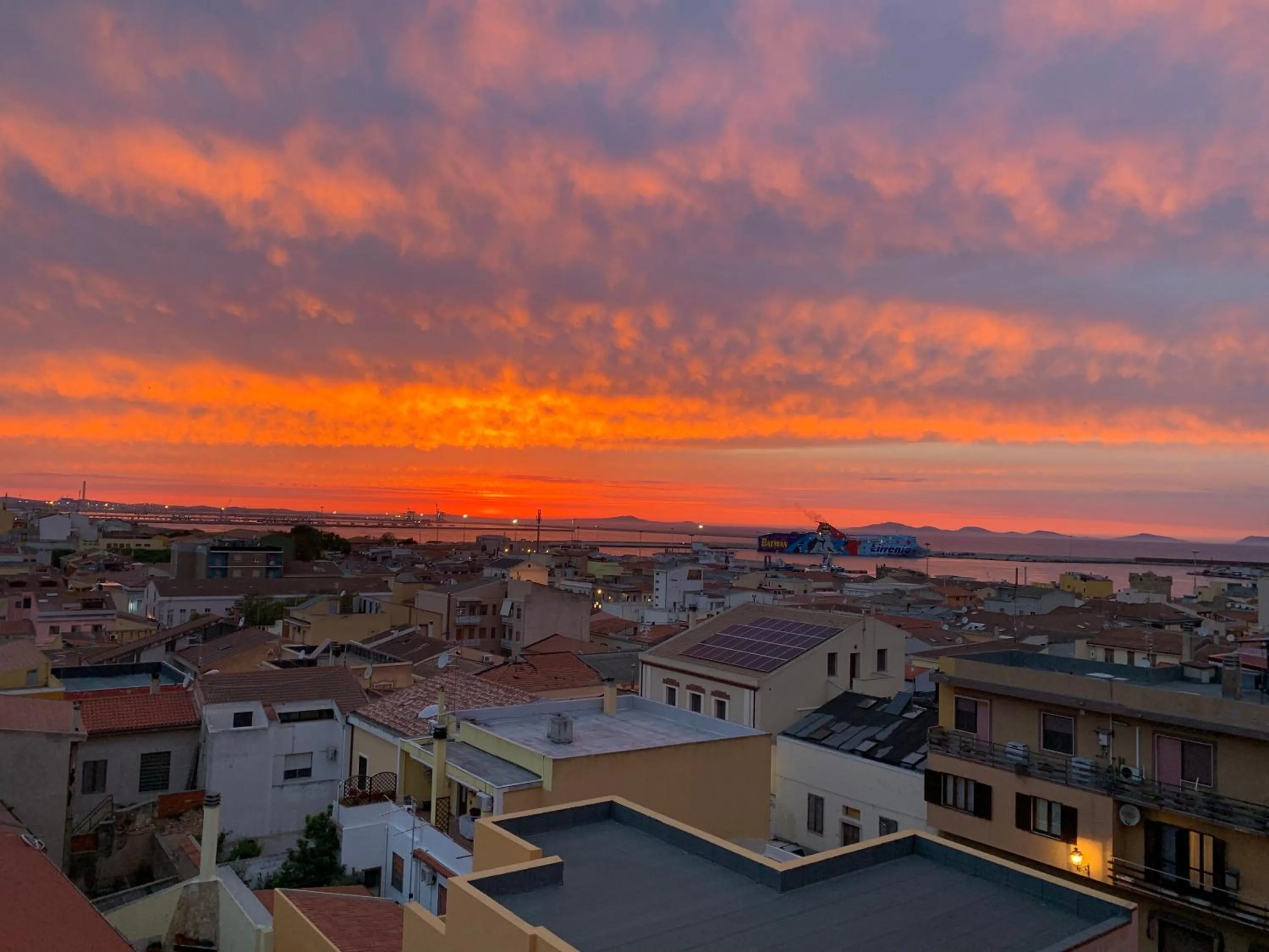 Sunset in B&B La finestra sul porto