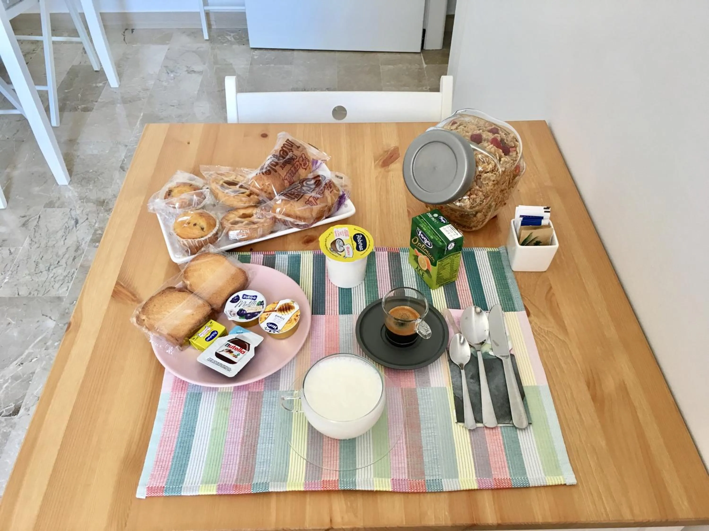 Breakfast in B&B La finestra sul porto