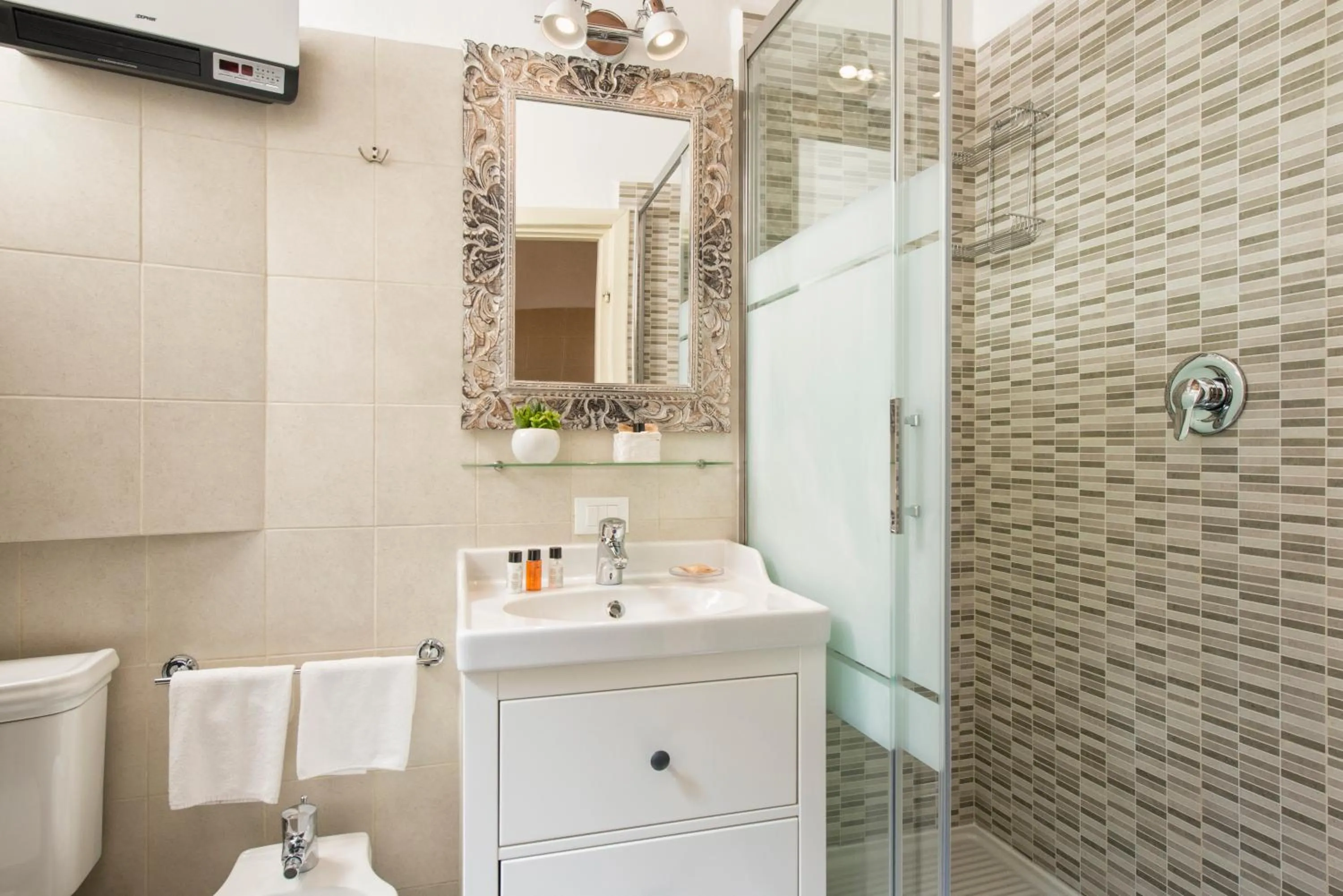 Bathroom in Navona Tower Relais