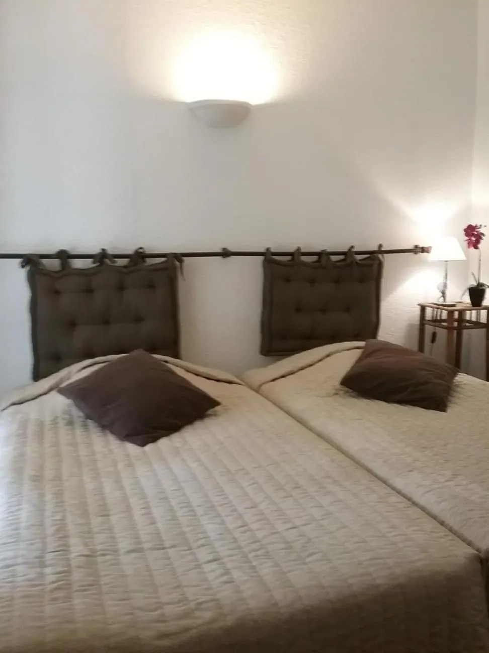 Bed in HUMAN HOTEL RESIDENCE ex esparrus