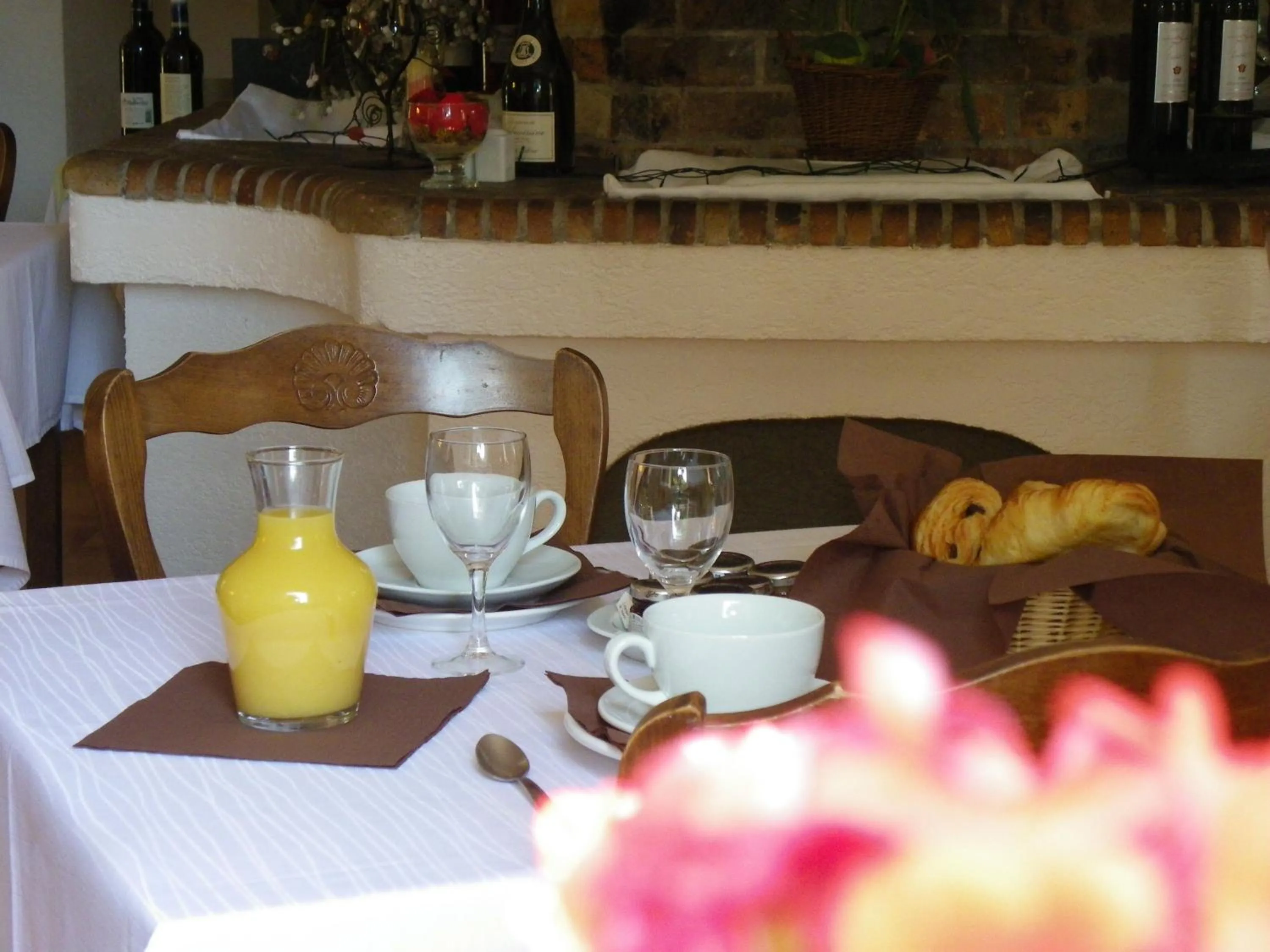 Restaurant/places to eat in HUMAN HOTEL RESIDENCE ex esparrus