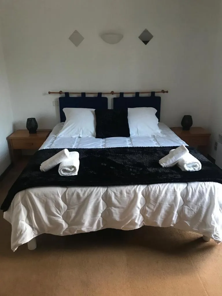 Bed in HUMAN HOTEL RESIDENCE ex esparrus