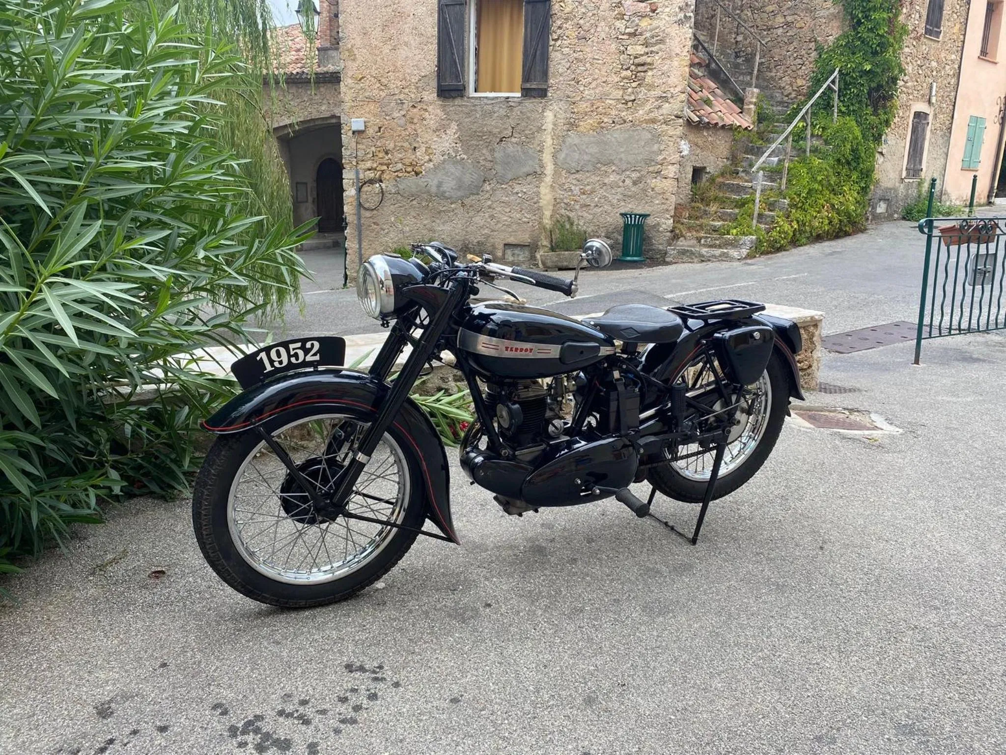 HUMAN HOTEL RESIDENCE ex esparrus