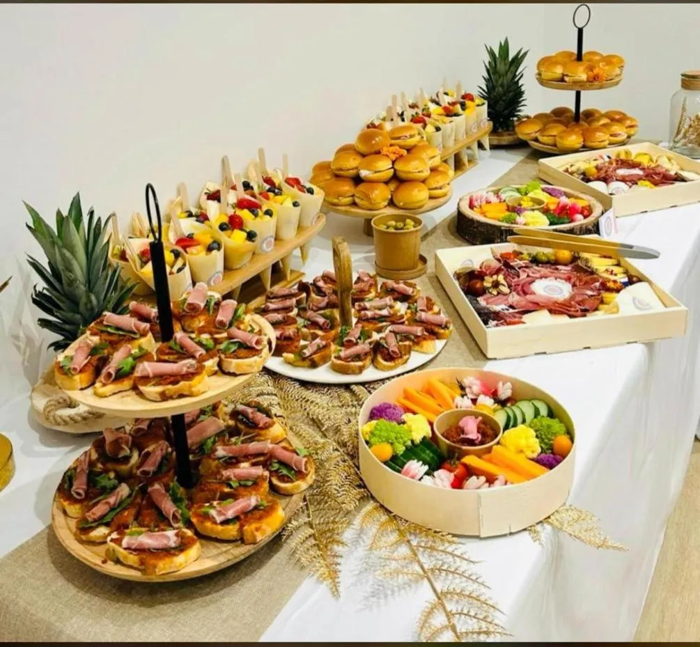 Restaurant/places to eat in HUMAN HOTEL RESIDENCE ex esparrus