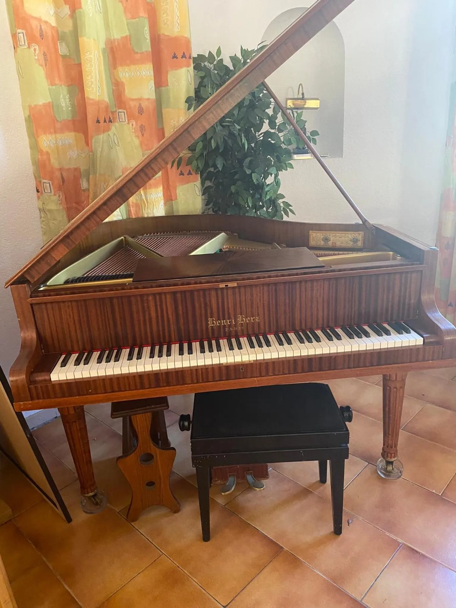 HUMAN HOTEL RESIDENCE ex esparrus