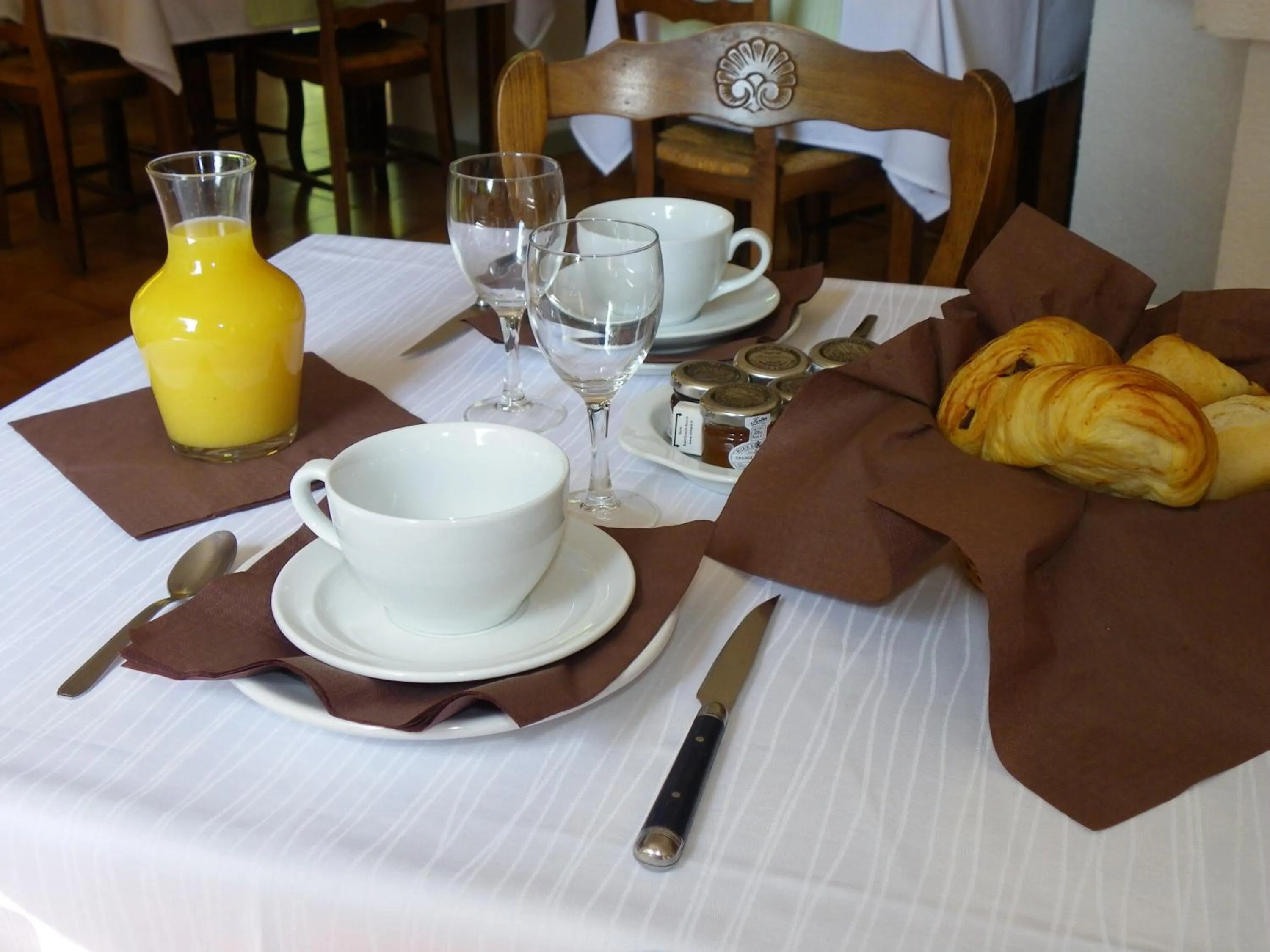 Restaurant/places to eat in HUMAN HOTEL RESIDENCE ex esparrus