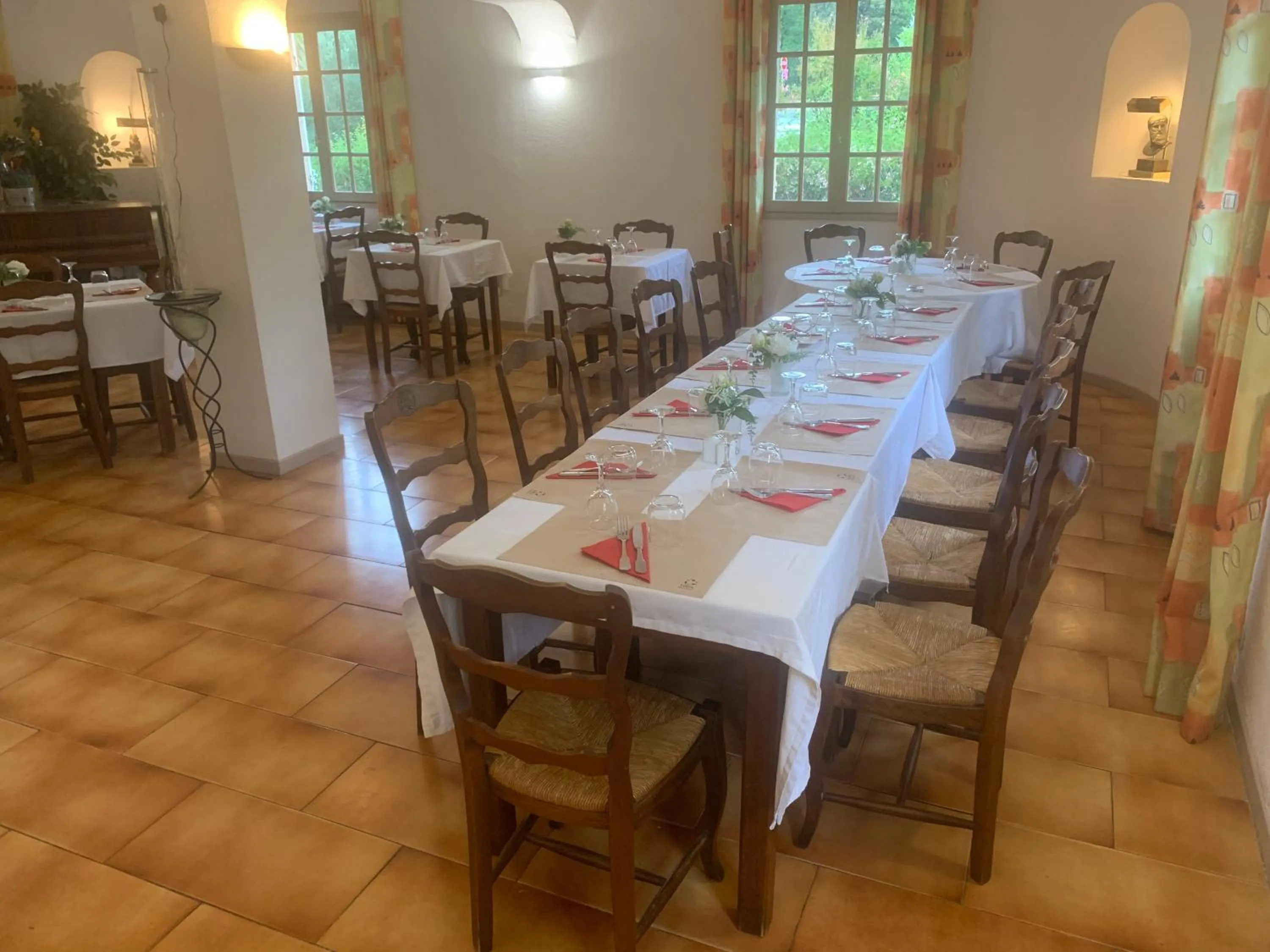 HUMAN HOTEL RESIDENCE ex esparrus