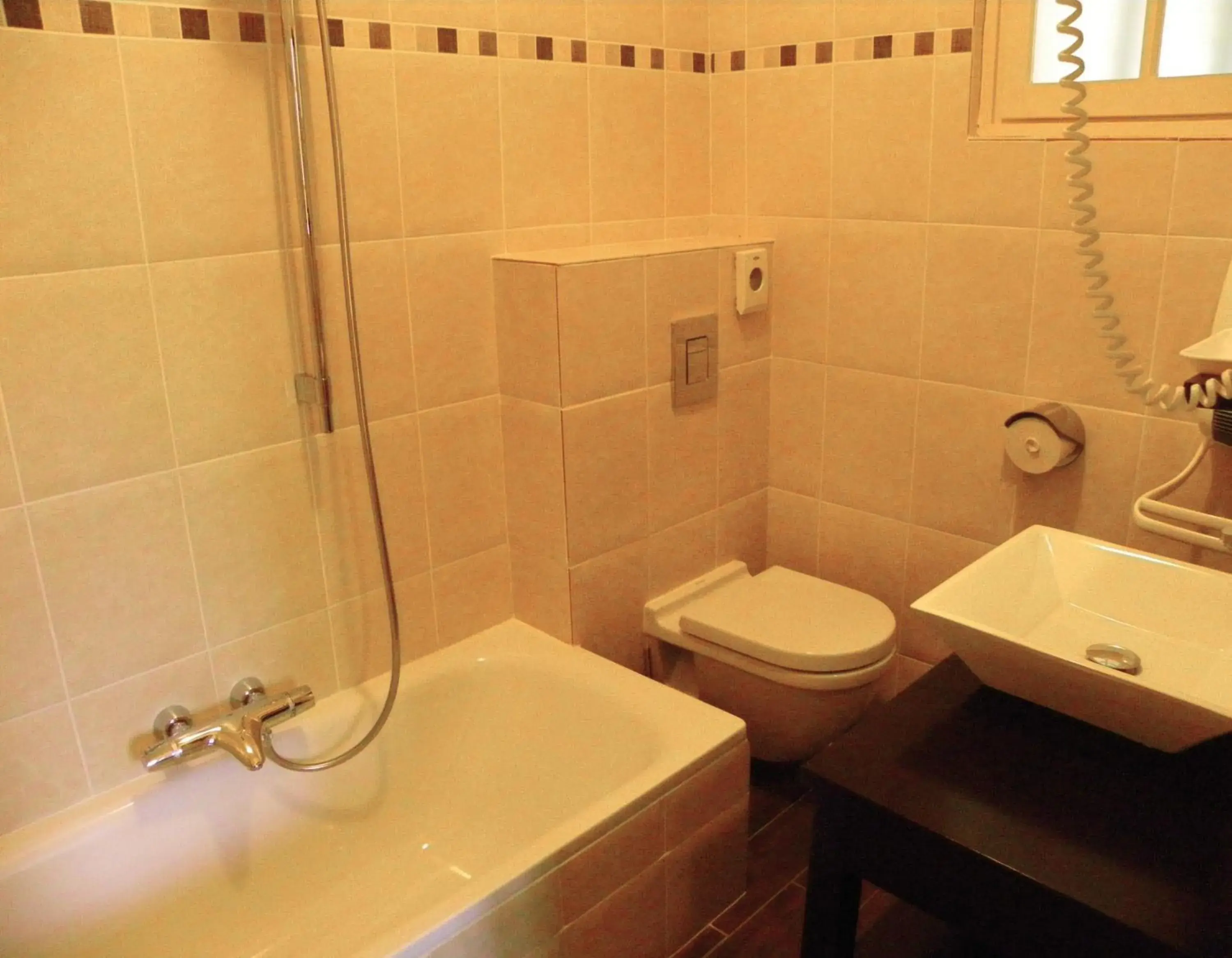 Triple Room - single occupancy in HUMAN HOTEL RESTAURANT Park Triple Room - single occupancy in HUMAN HOTEL RESTAURANT Park