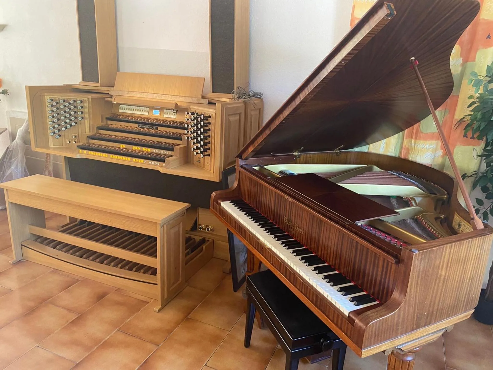 Restaurant/places to eat in HUMAN HOTEL RESIDENCE ex esparrus