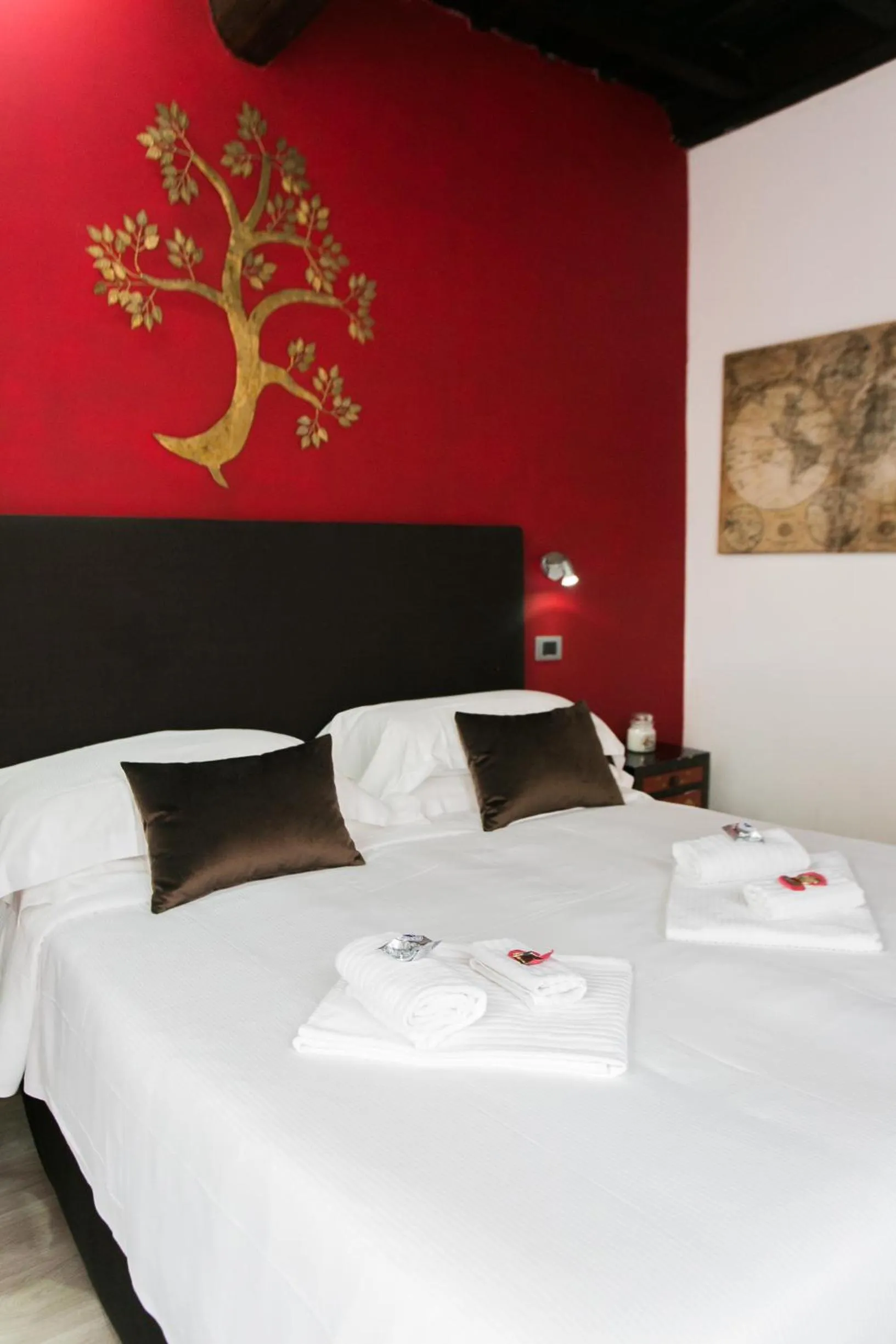 Photo of the whole room, Bed in Navona First Rooms