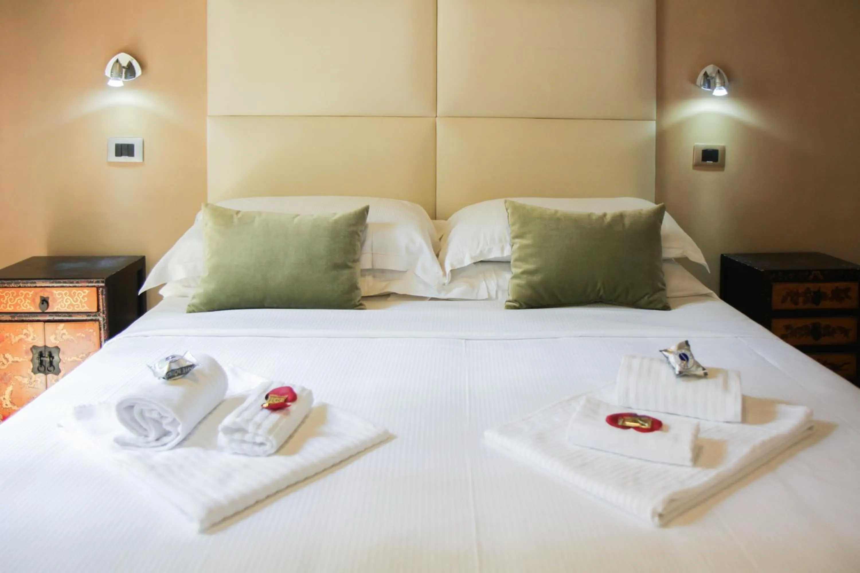 Photo of the whole room, Bed in Navona First Rooms