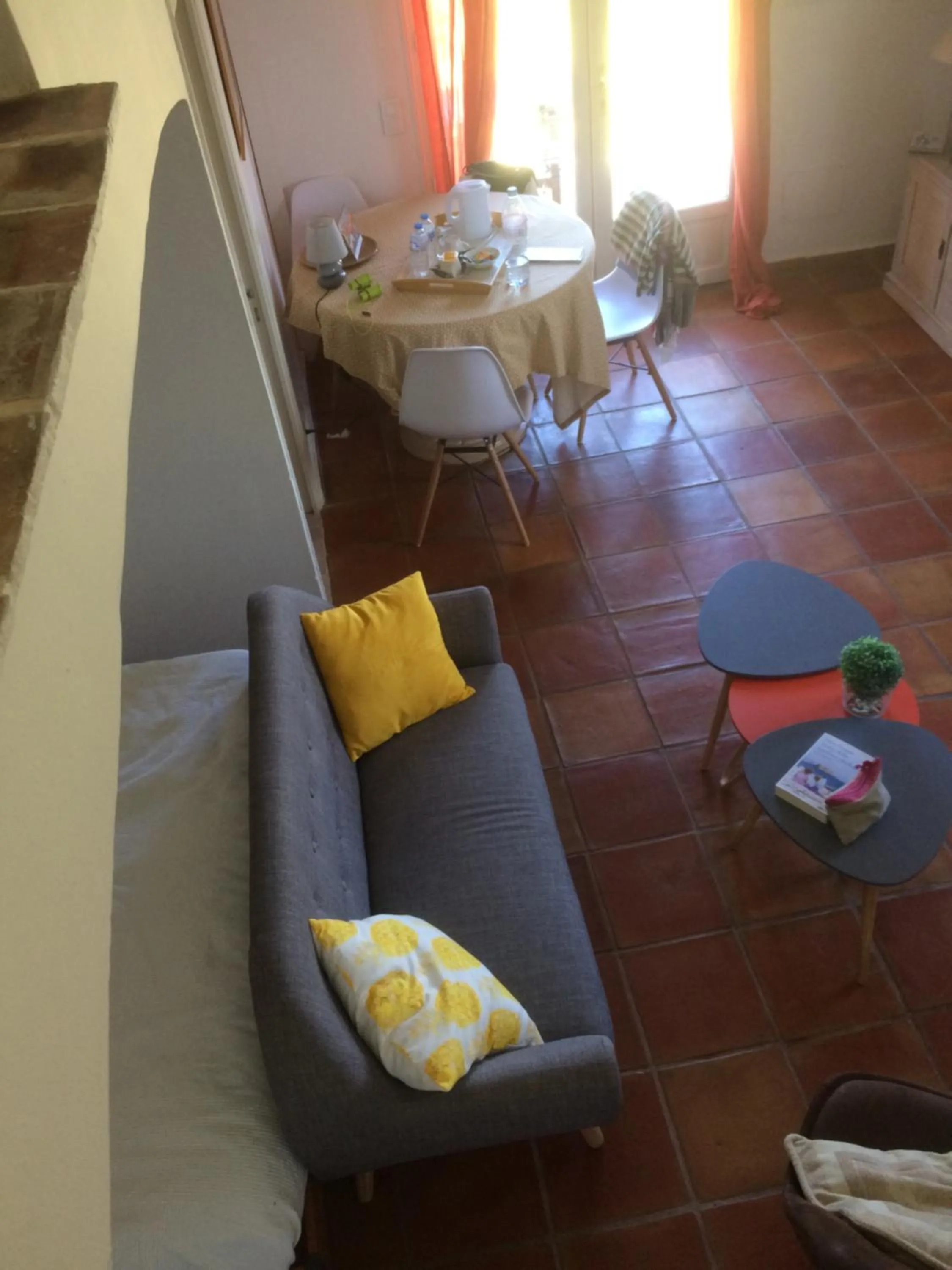 Seating area in Clos des Vignes Pampelonne Vineyard