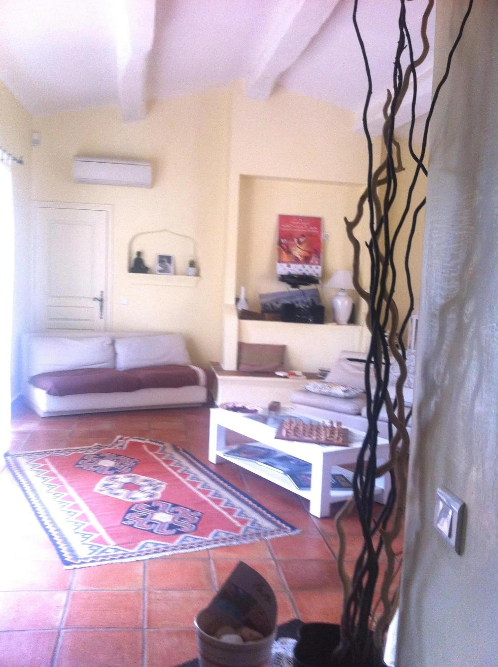 Communal lounge/ TV room in Clos des Vignes Pampelonne Vineyard