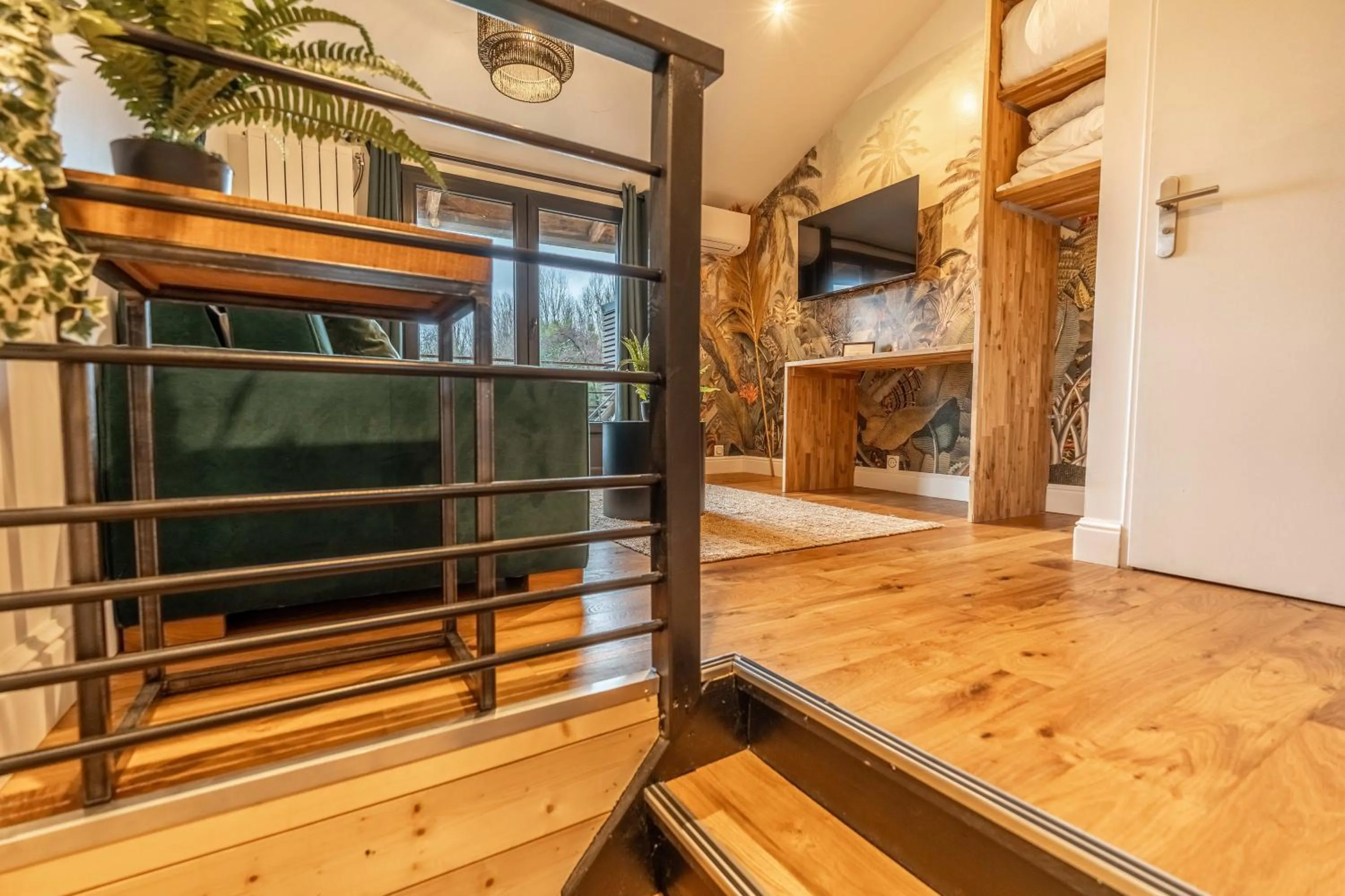 TV and multimedia in Hôtel Quai des Pontis