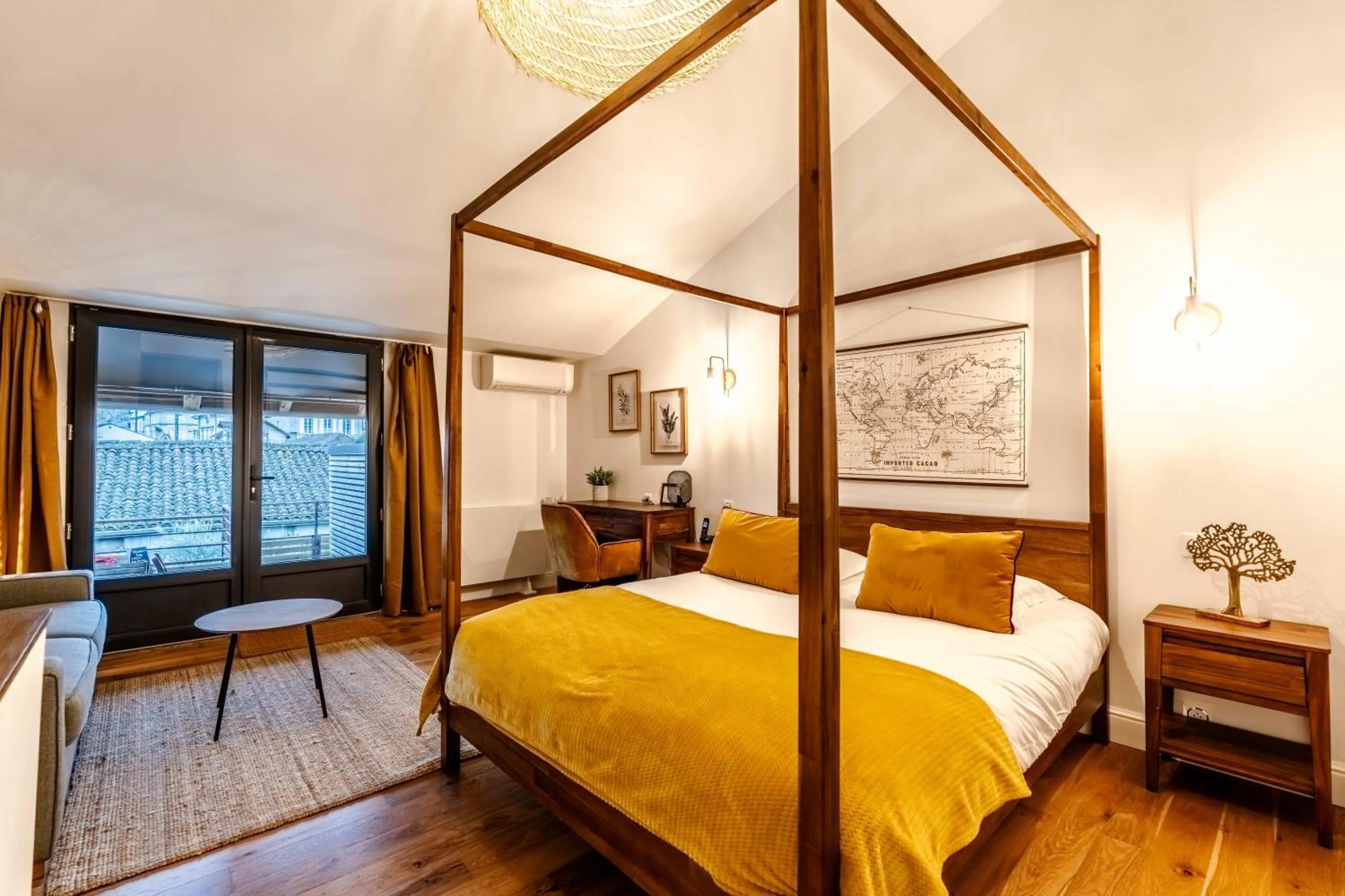 Bed in Hôtel Quai des Pontis