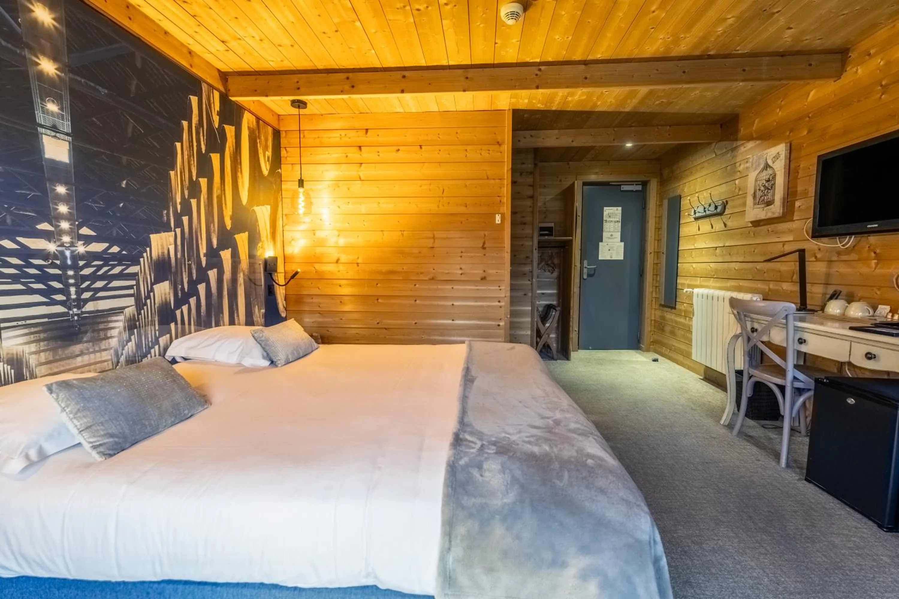 Bed in Hôtel Quai des Pontis