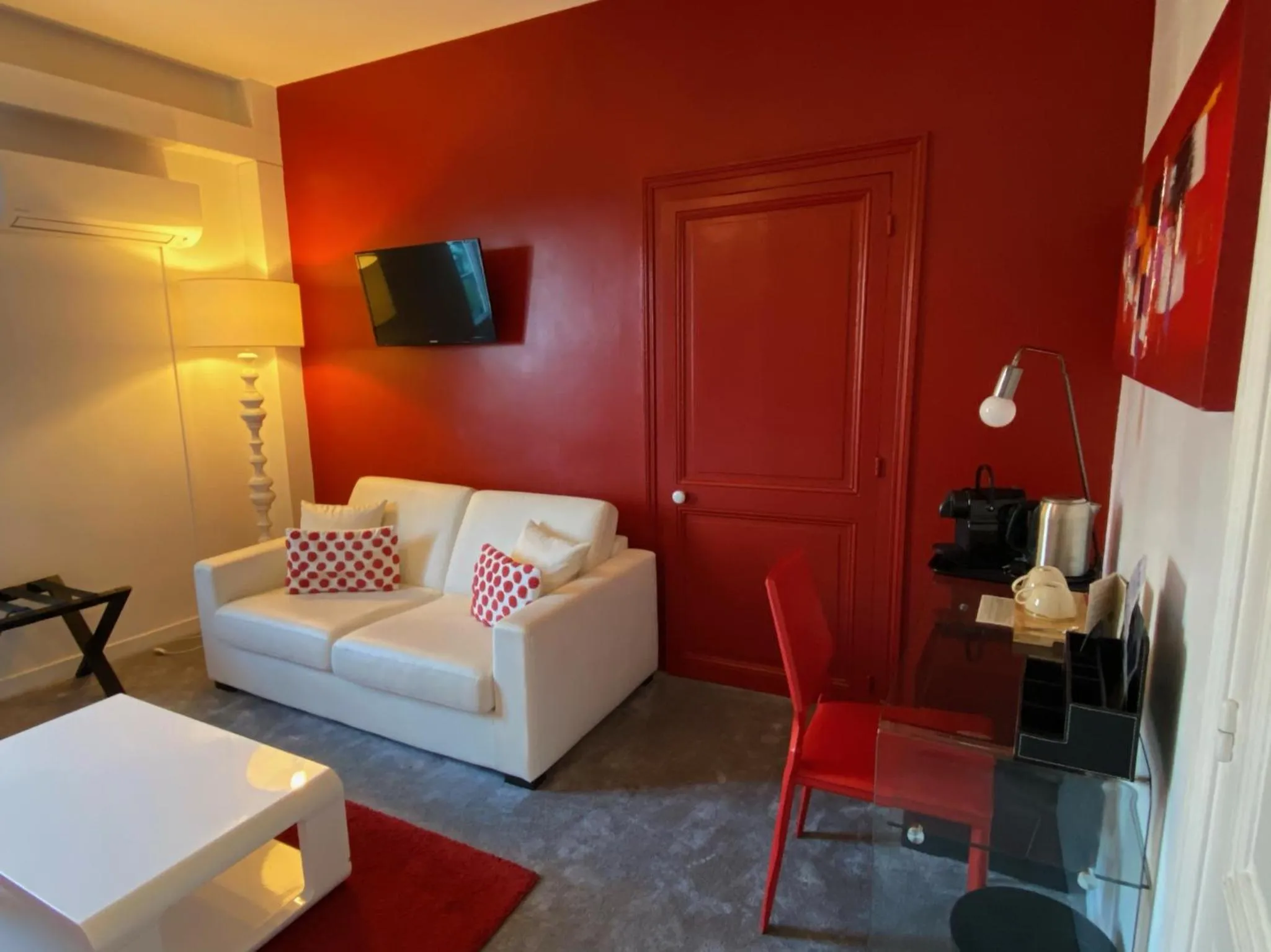 TV and multimedia, Bed in Hôtel Quai des Pontis