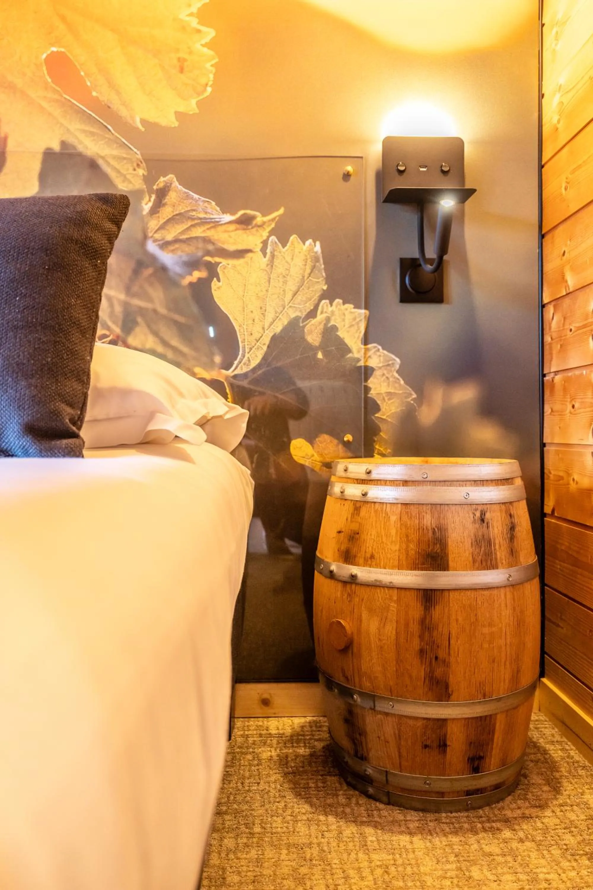 Decorative detail, Bed in Hôtel Quai des Pontis