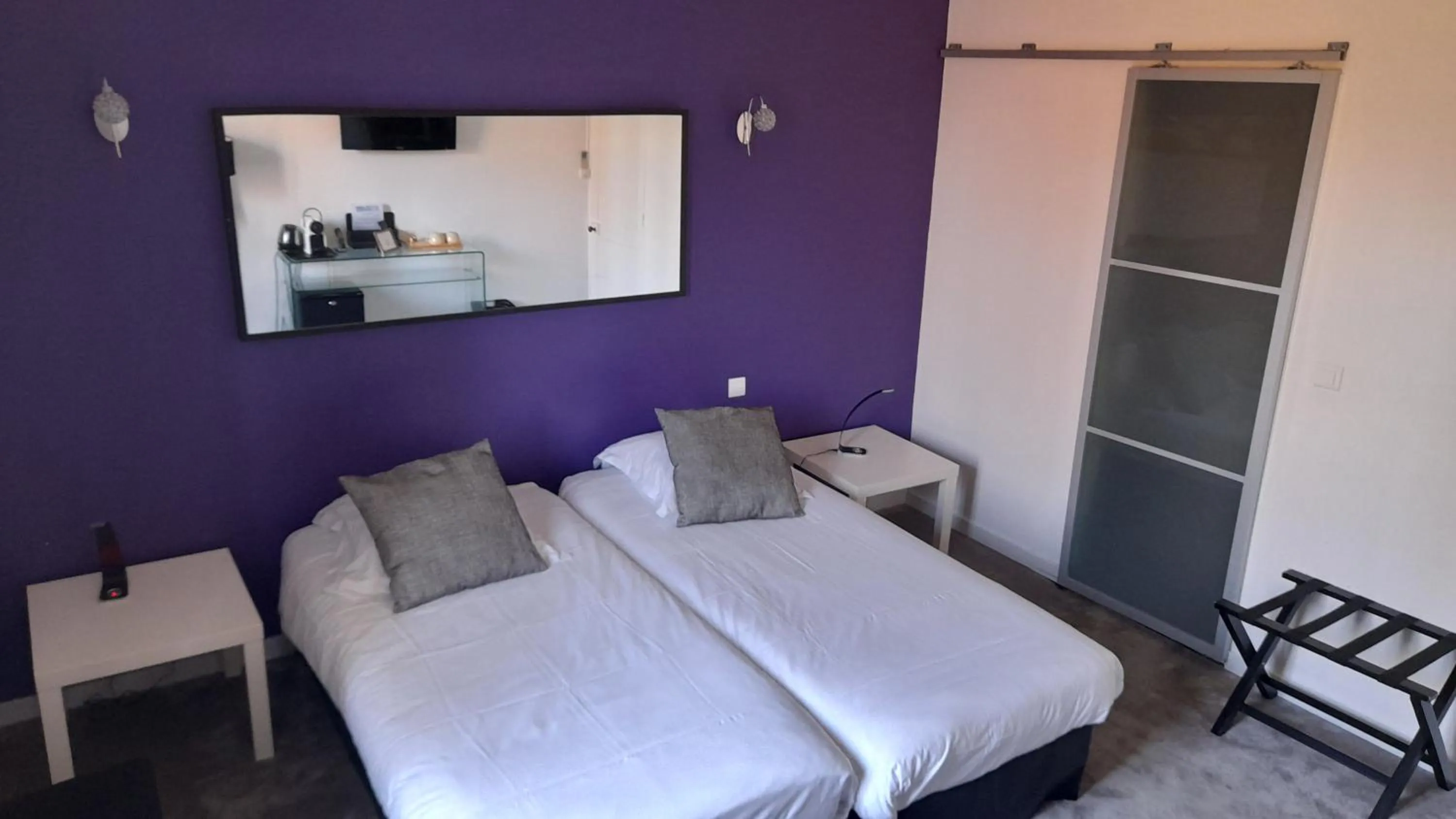 Bed in Hôtel Quai des Pontis