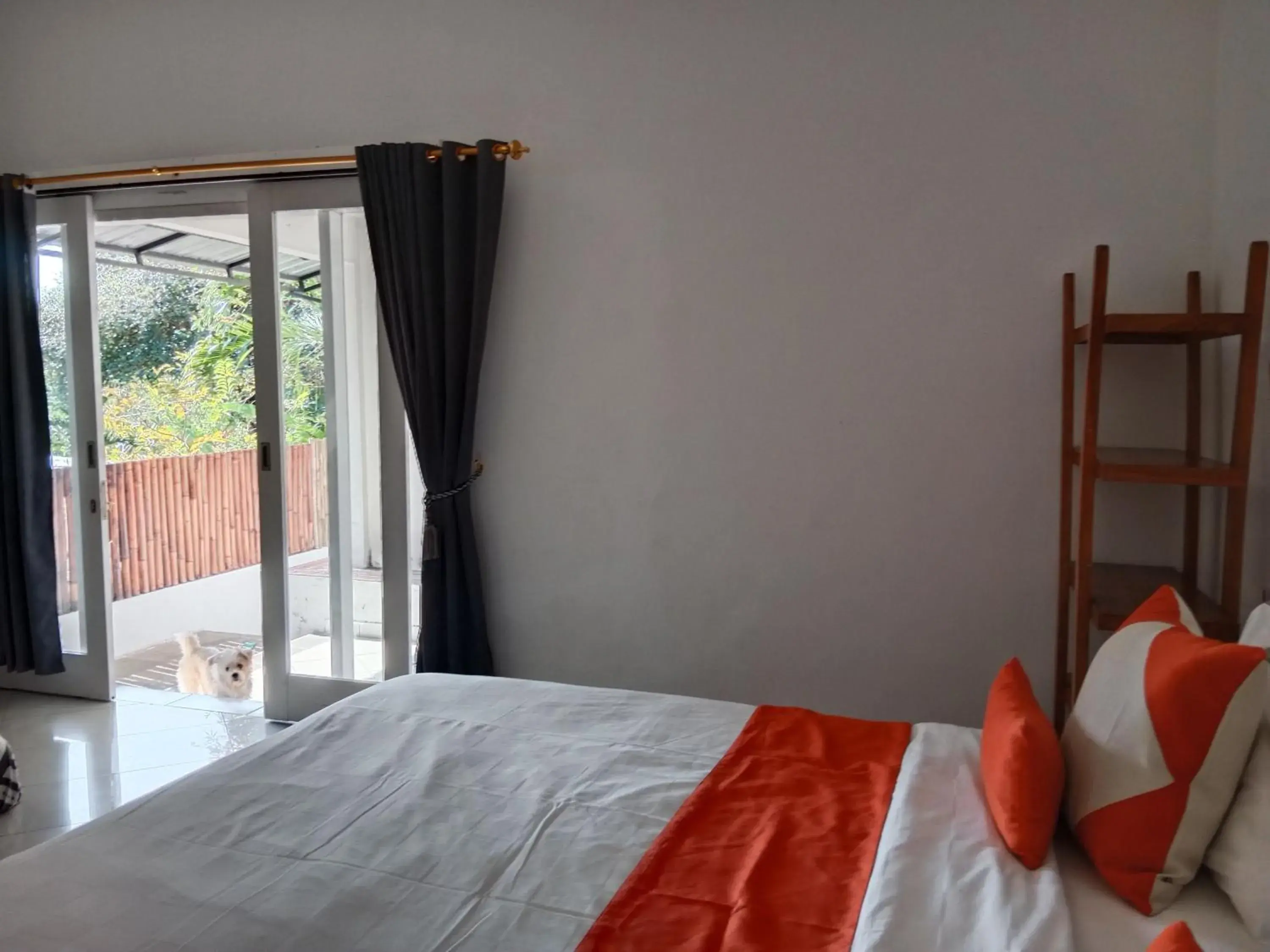 Deluxe King Room in Summer Homestay Bali Deluxe King Room in Summer Homestay Bali
