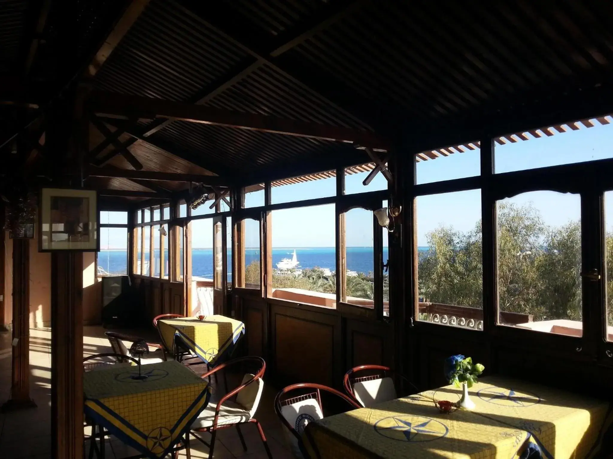 Restaurant/places to eat in Golden Rose Hotel Restaurant/places to eat in Golden Rose Hotel