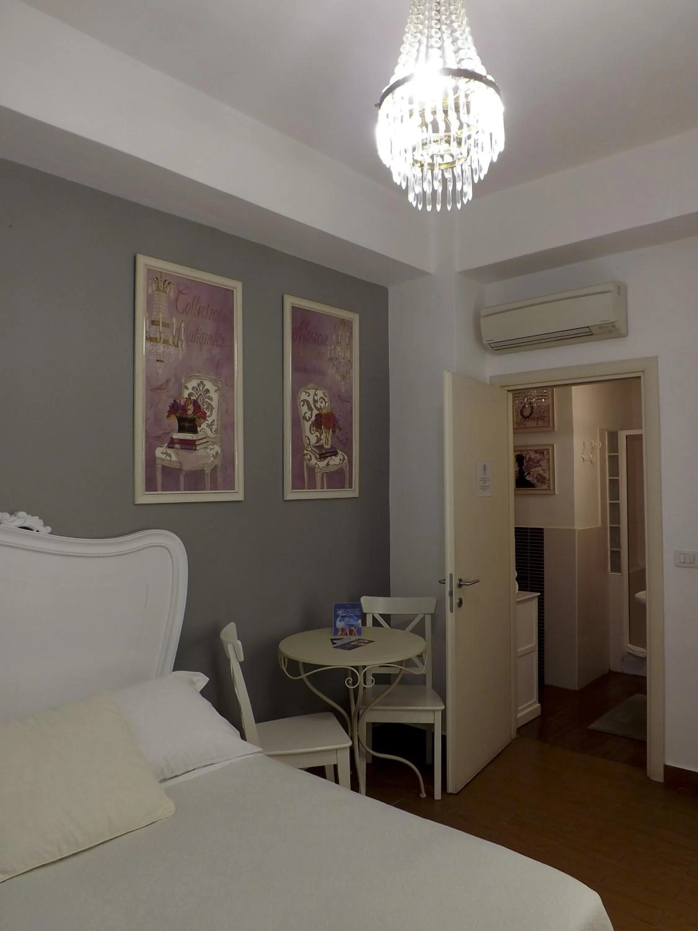 Photo of the whole room, Bed in Possidonea 28