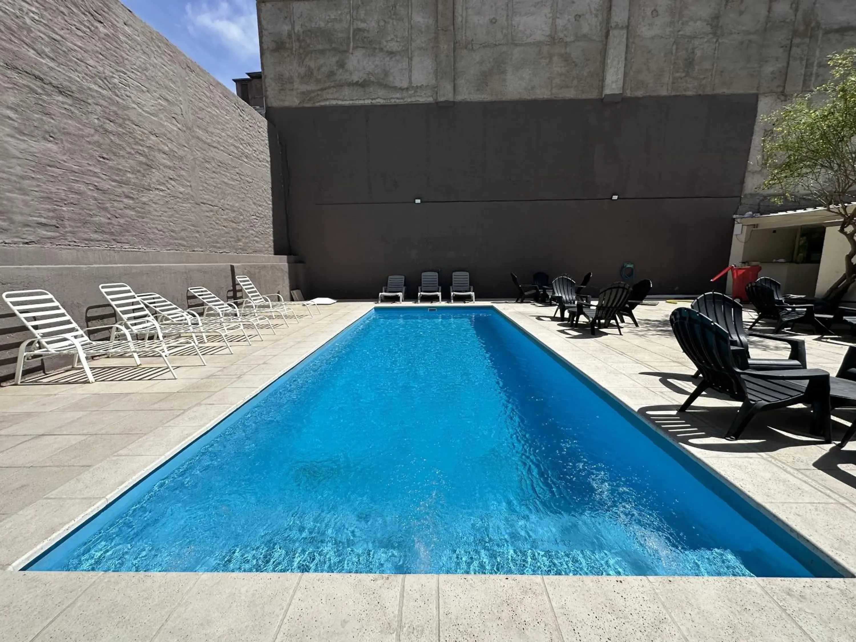 Swimming pool in Ritz Hotel Mendoza Swimming pool in Ritz Hotel Mendoza