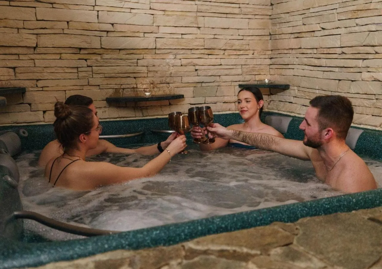 Hot Tub in Hotel Horal