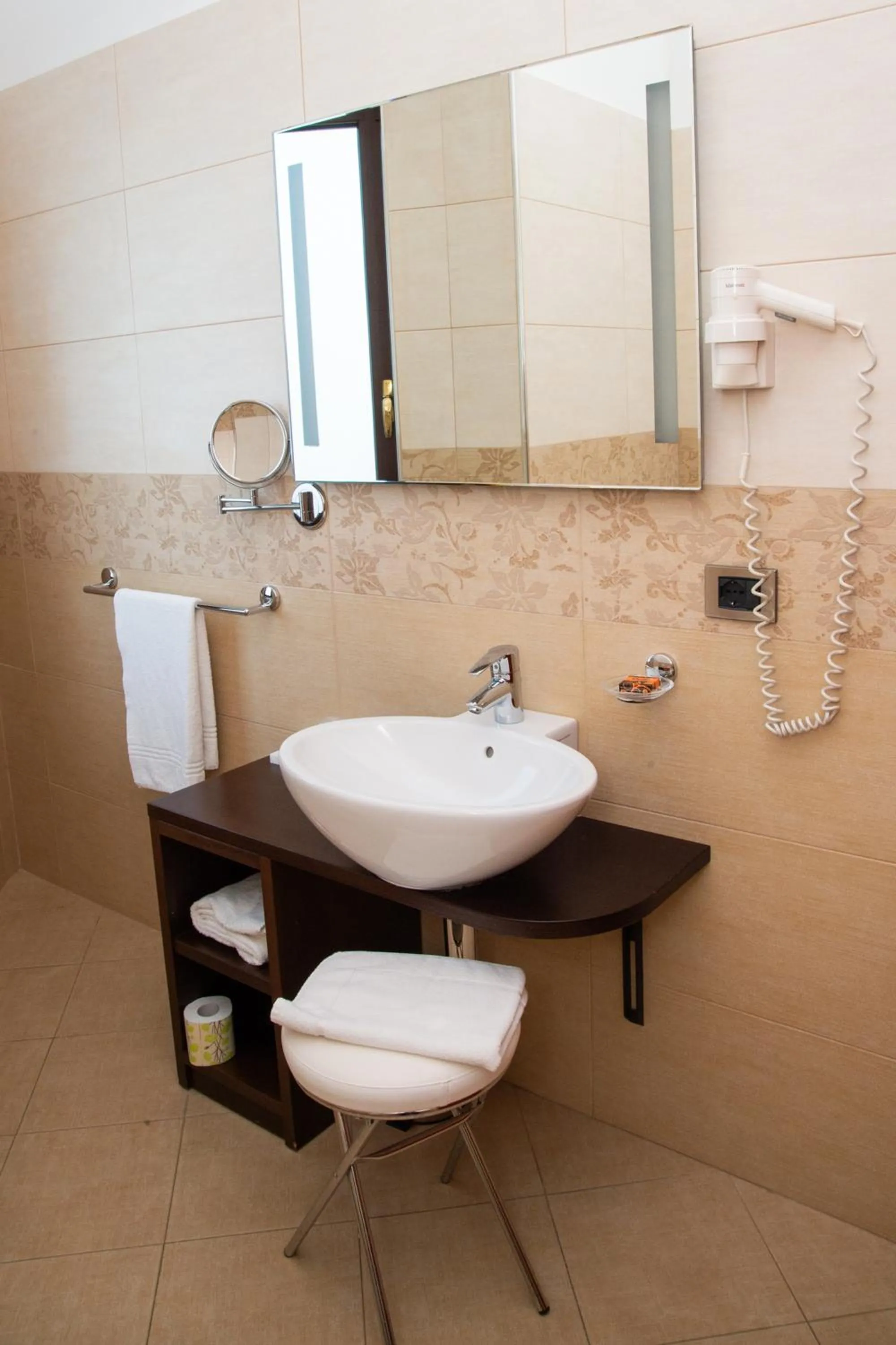 Bathroom in Gullo Hotel