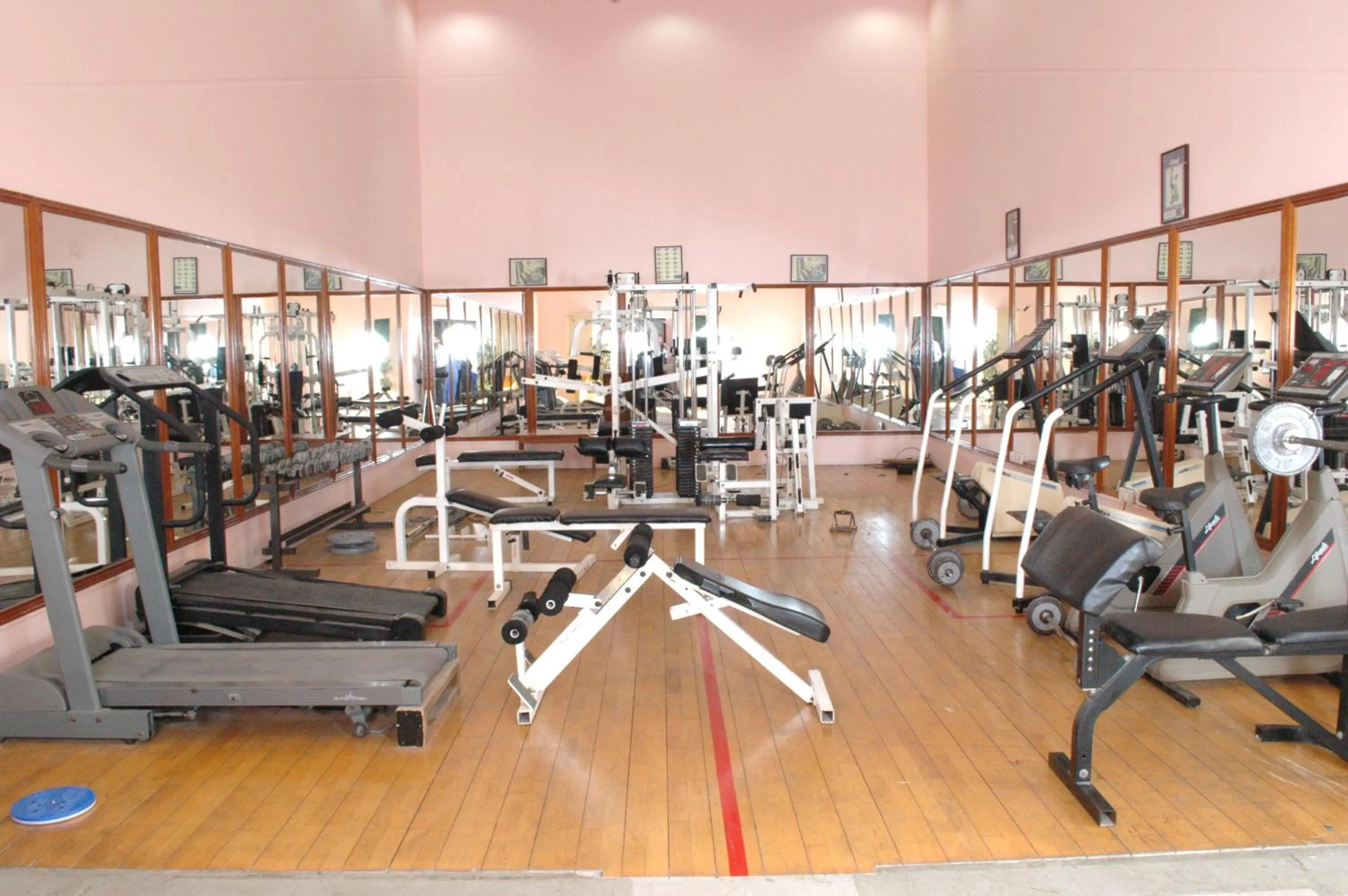 Fitness centre/facilities in Bahrain International Hotel