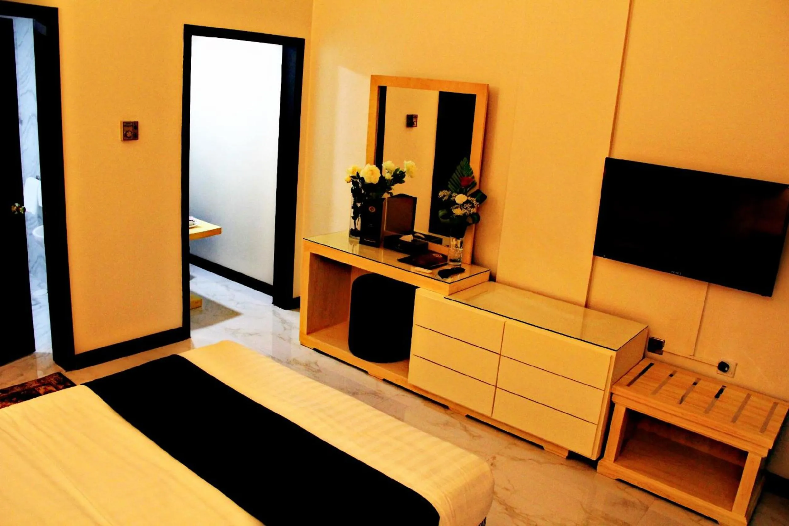 Bedroom, Bed in Bahrain International Hotel