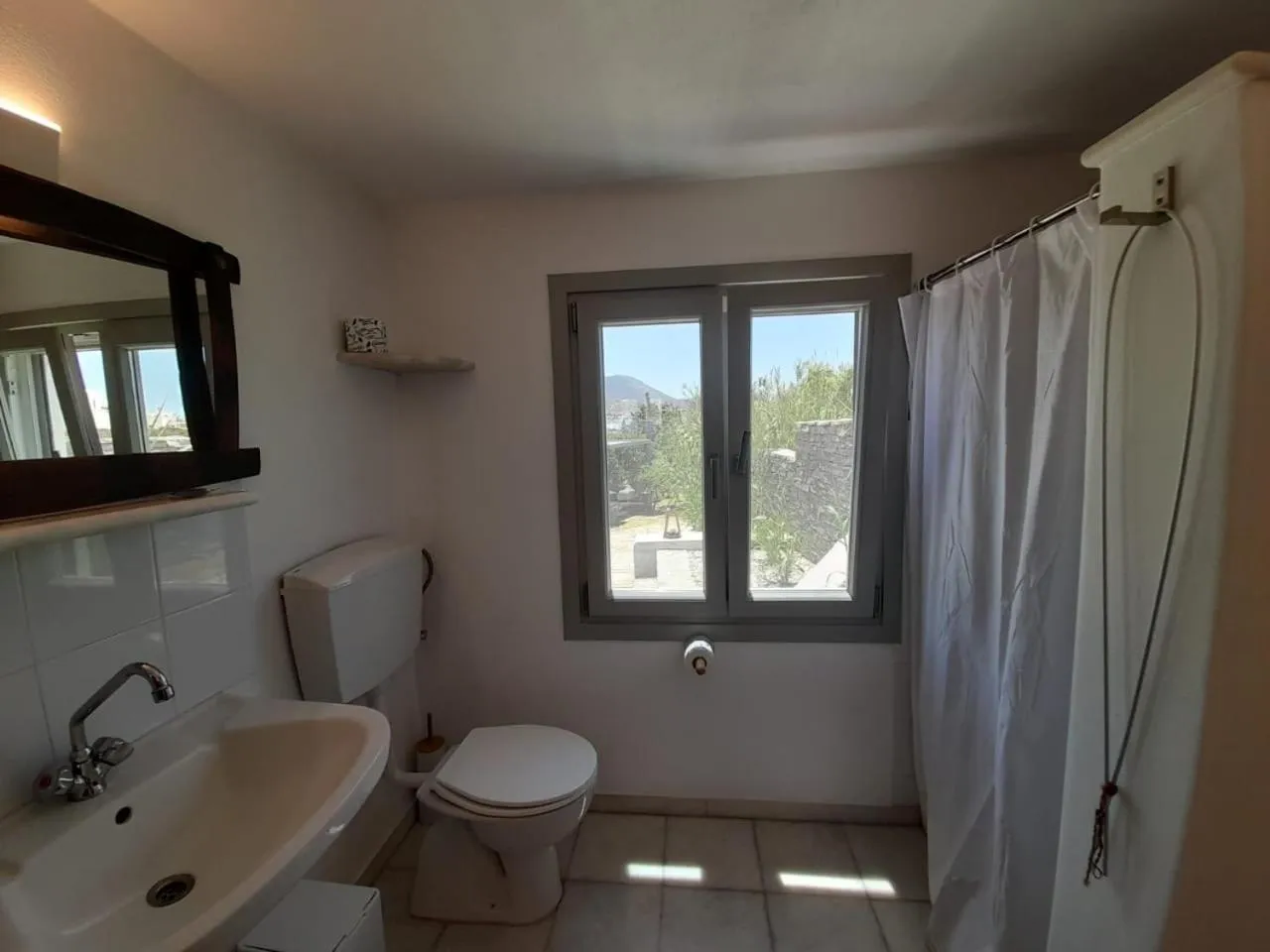 Toilet in Roses Beach