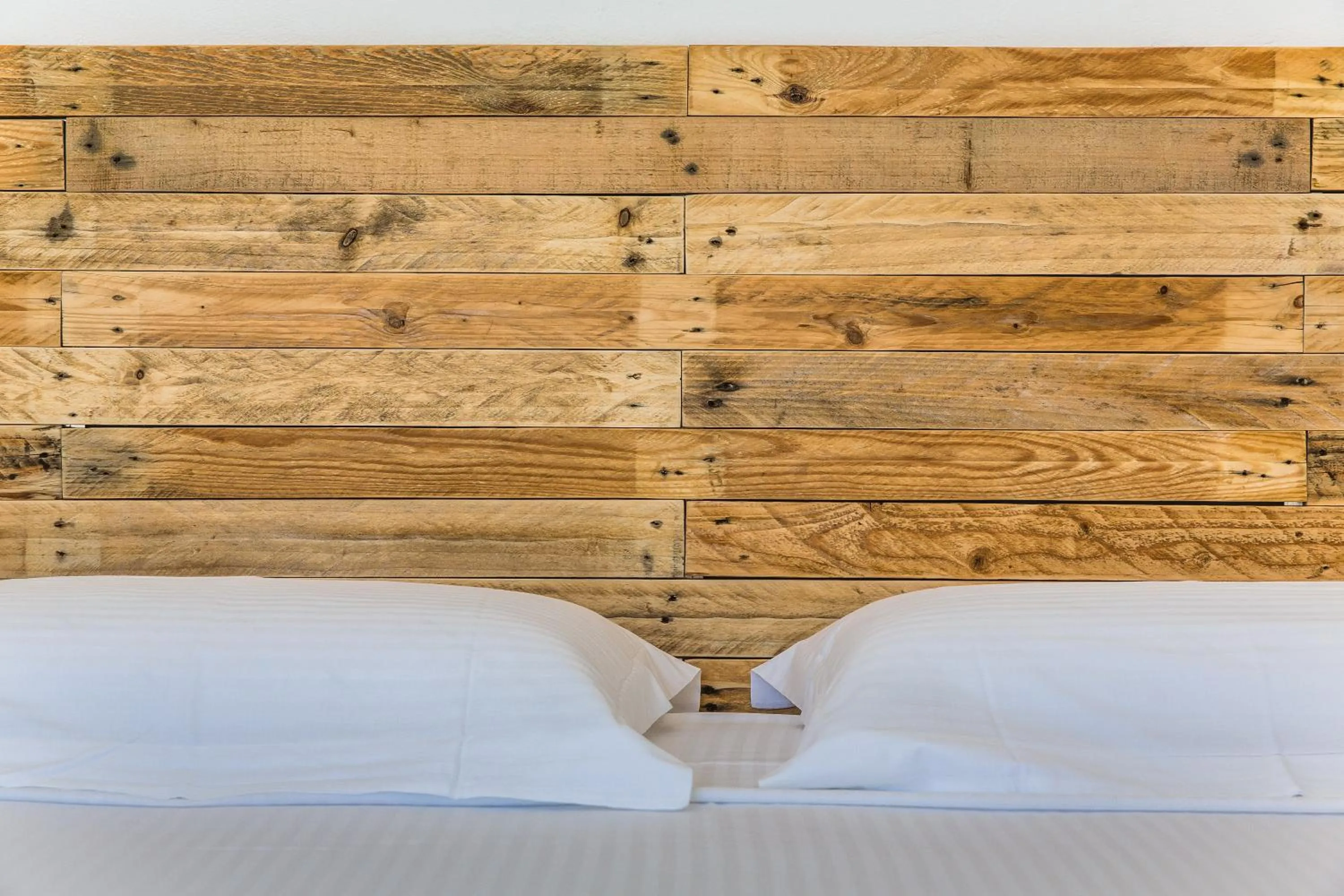 Decorative detail in Roses Beach