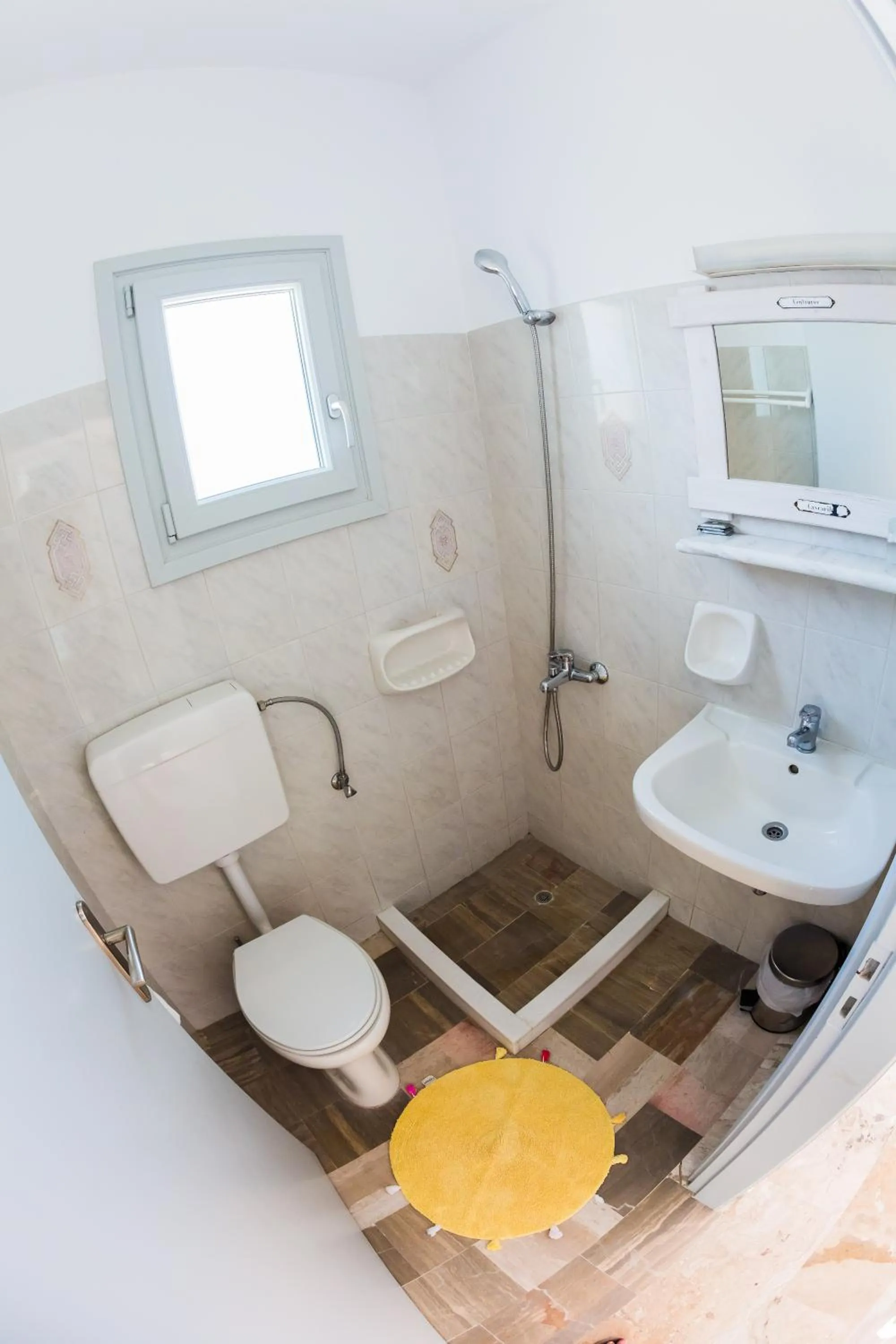 Shower in Roses Beach