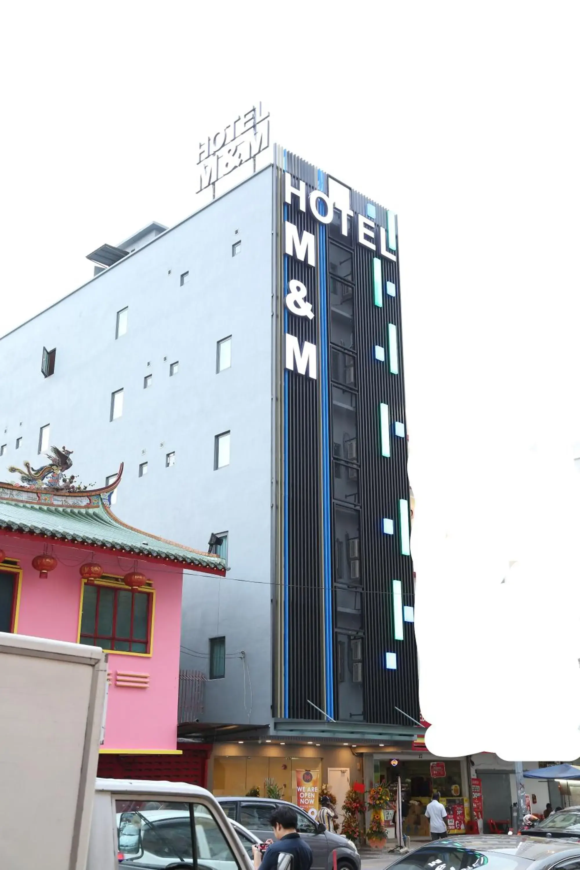 M&M Hotel