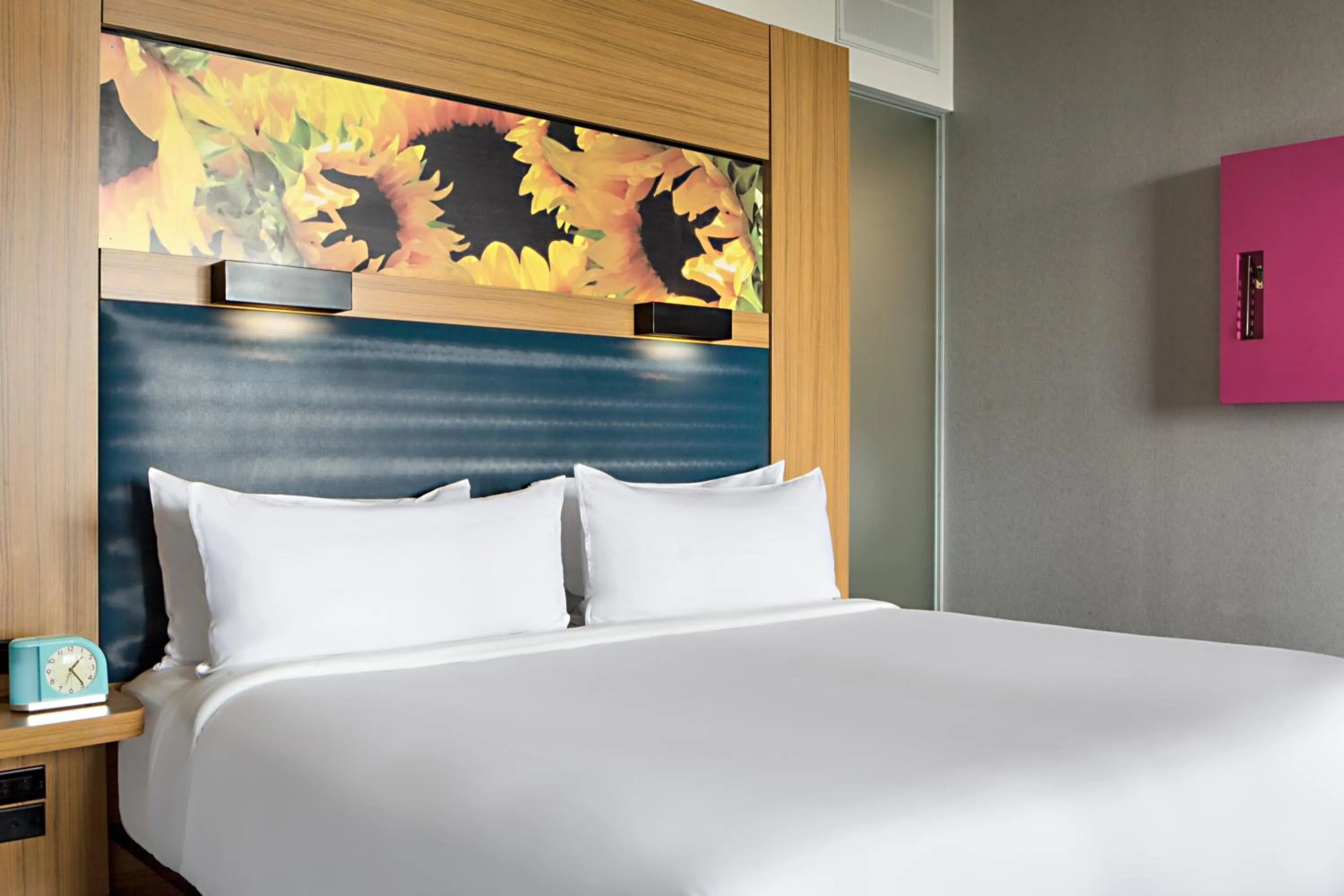 Bedroom, Bed in Aloft Dallas Downtown