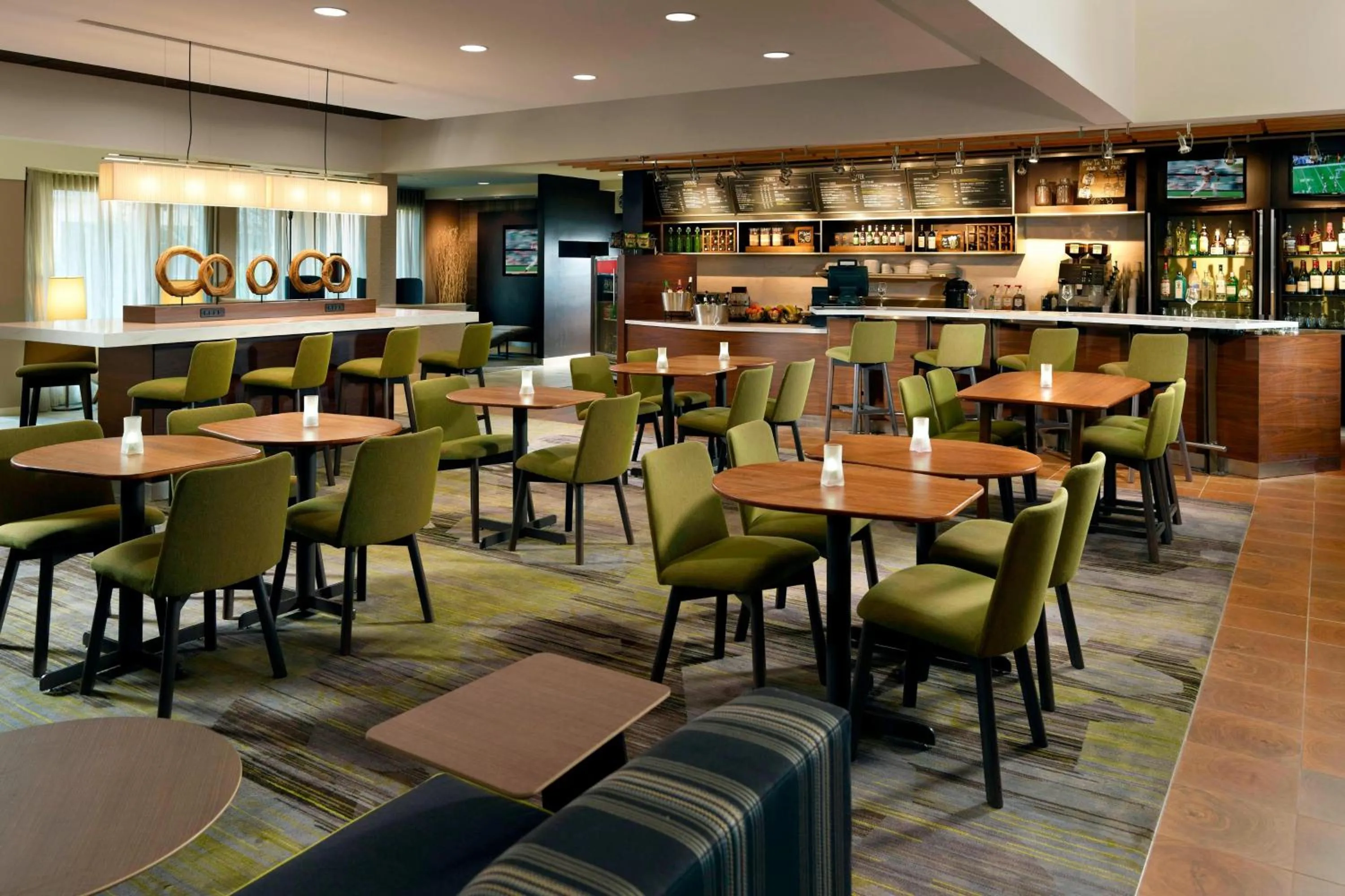 Restaurant/places to eat in Courtyard by Marriott Perimeter Center
