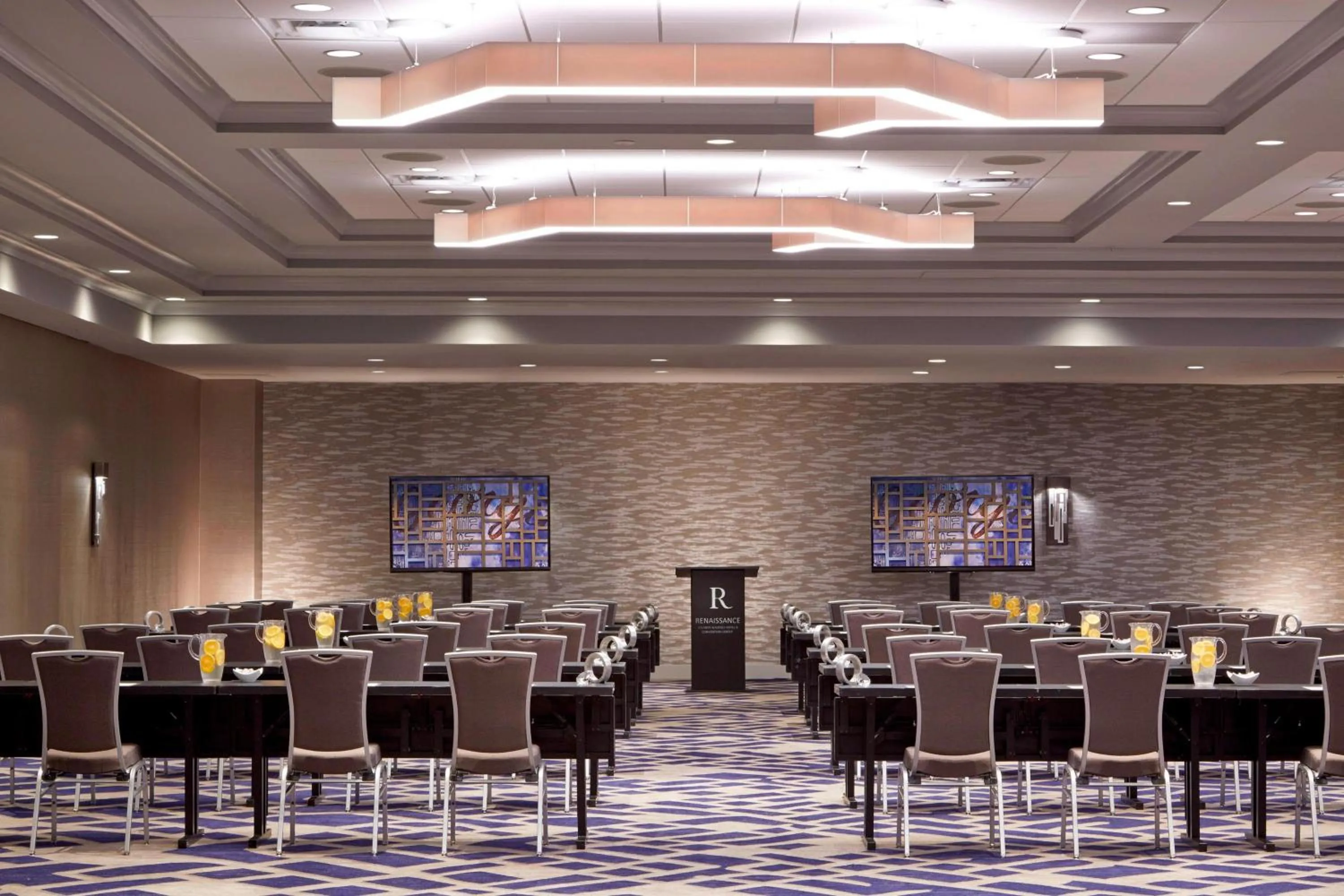 Meeting/conference room in Renaissance Atlanta Waverly Hotel & Convention Center