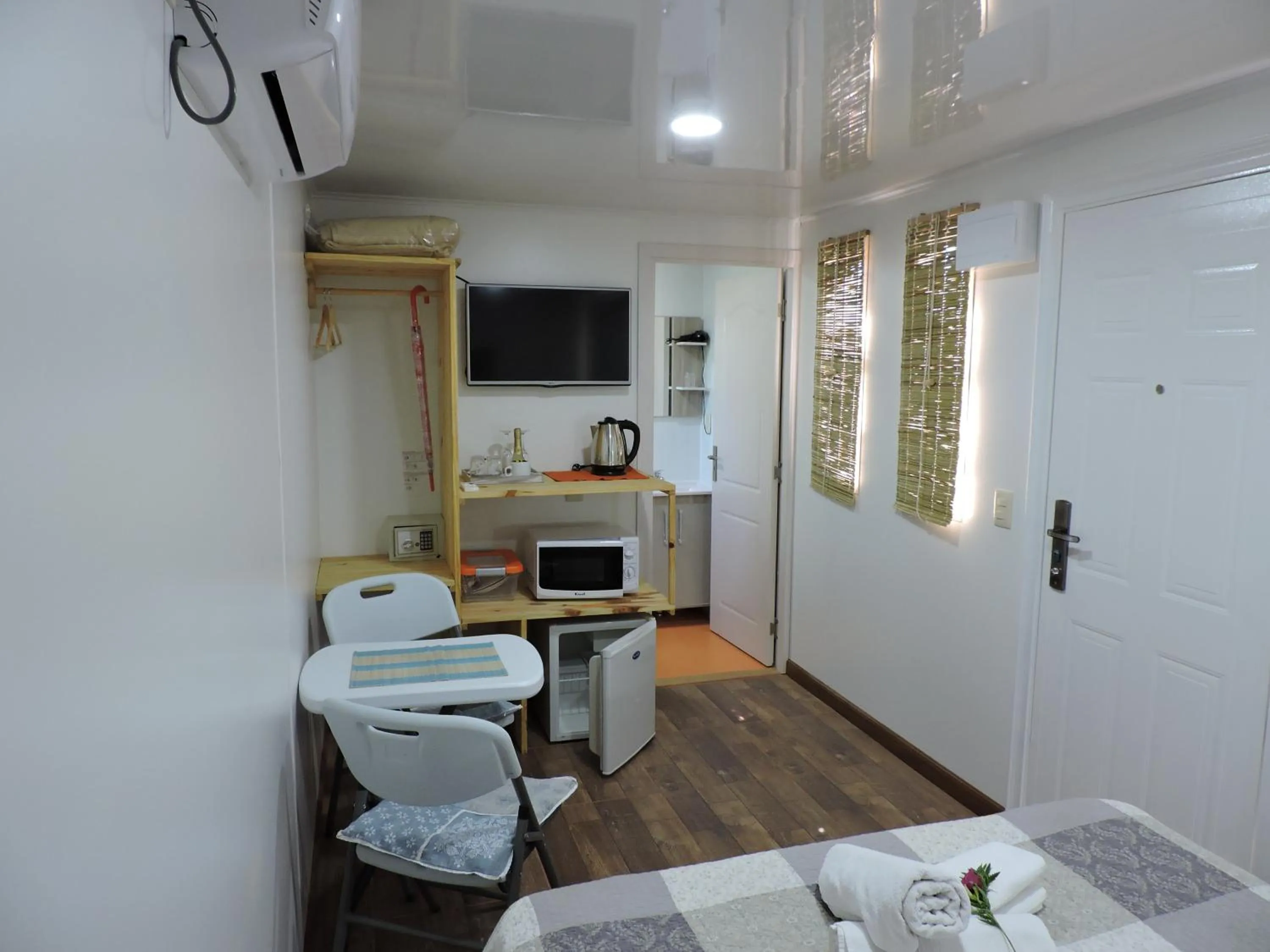 Communal lounge/ TV room in Squania Suite Container & Monoambientes