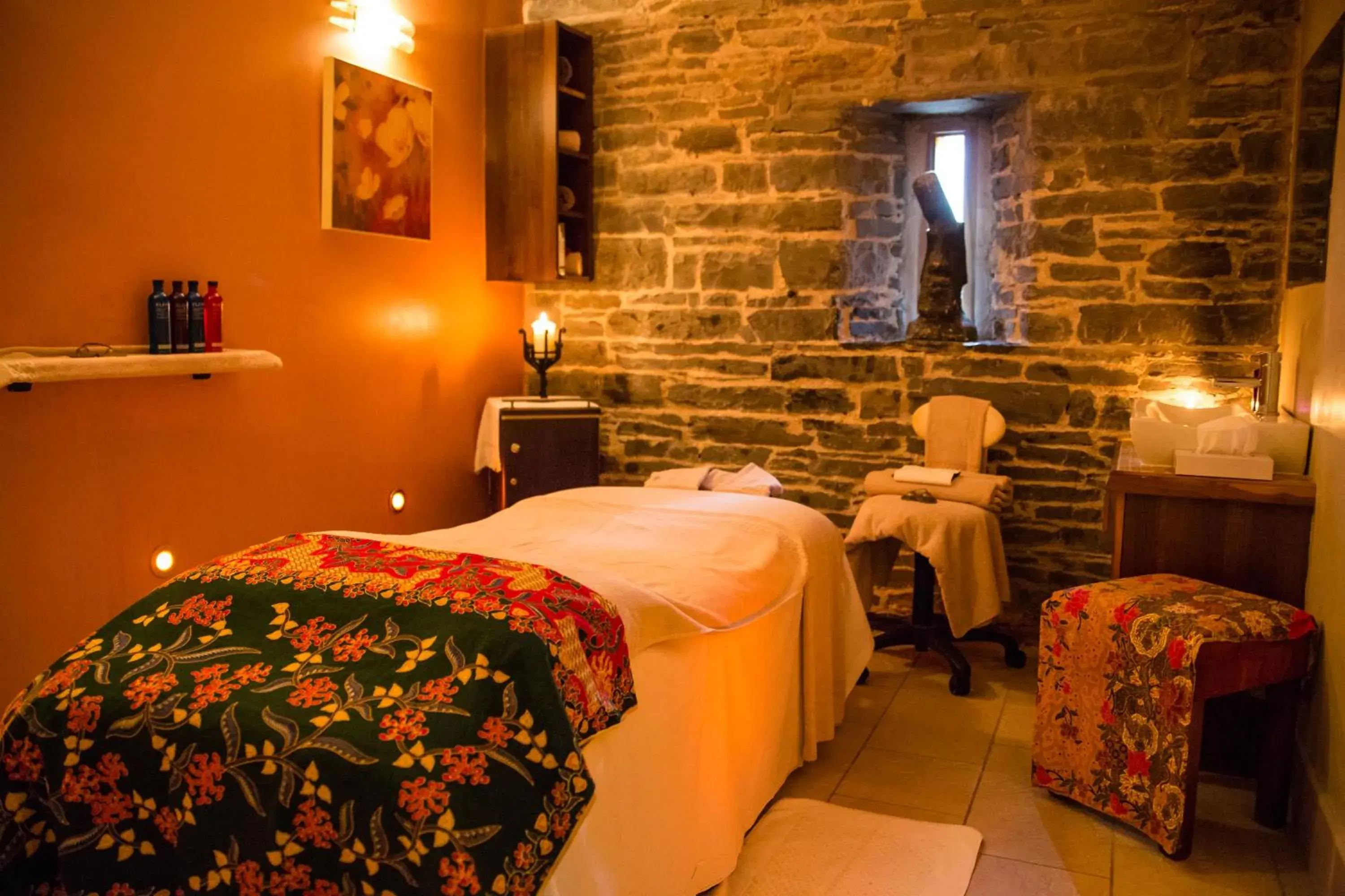 Massage, Bed in Falls Hotel & Spa Massage, Bed in Falls Hotel & Spa