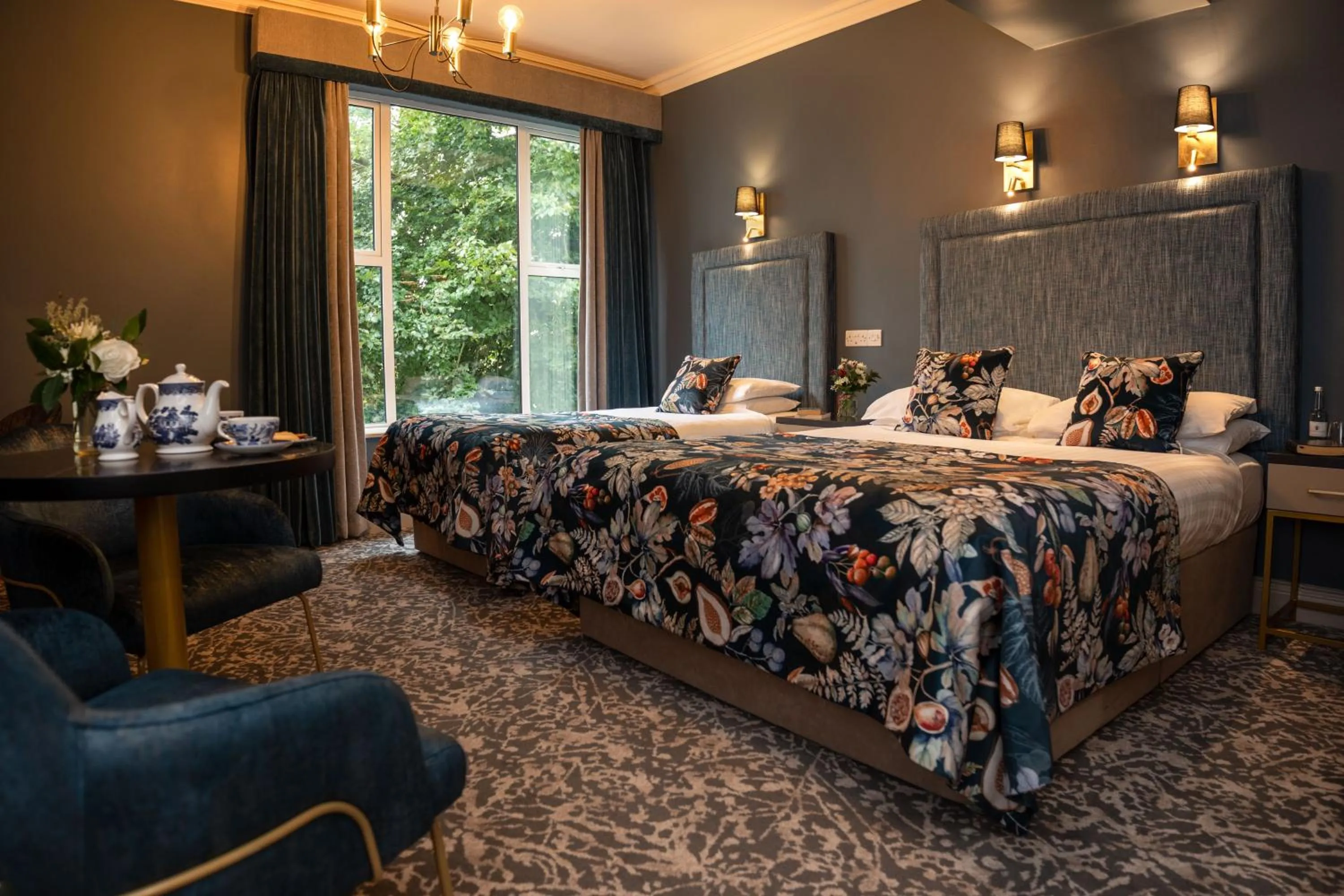 Bedroom, Bed in Falls Hotel & Spa