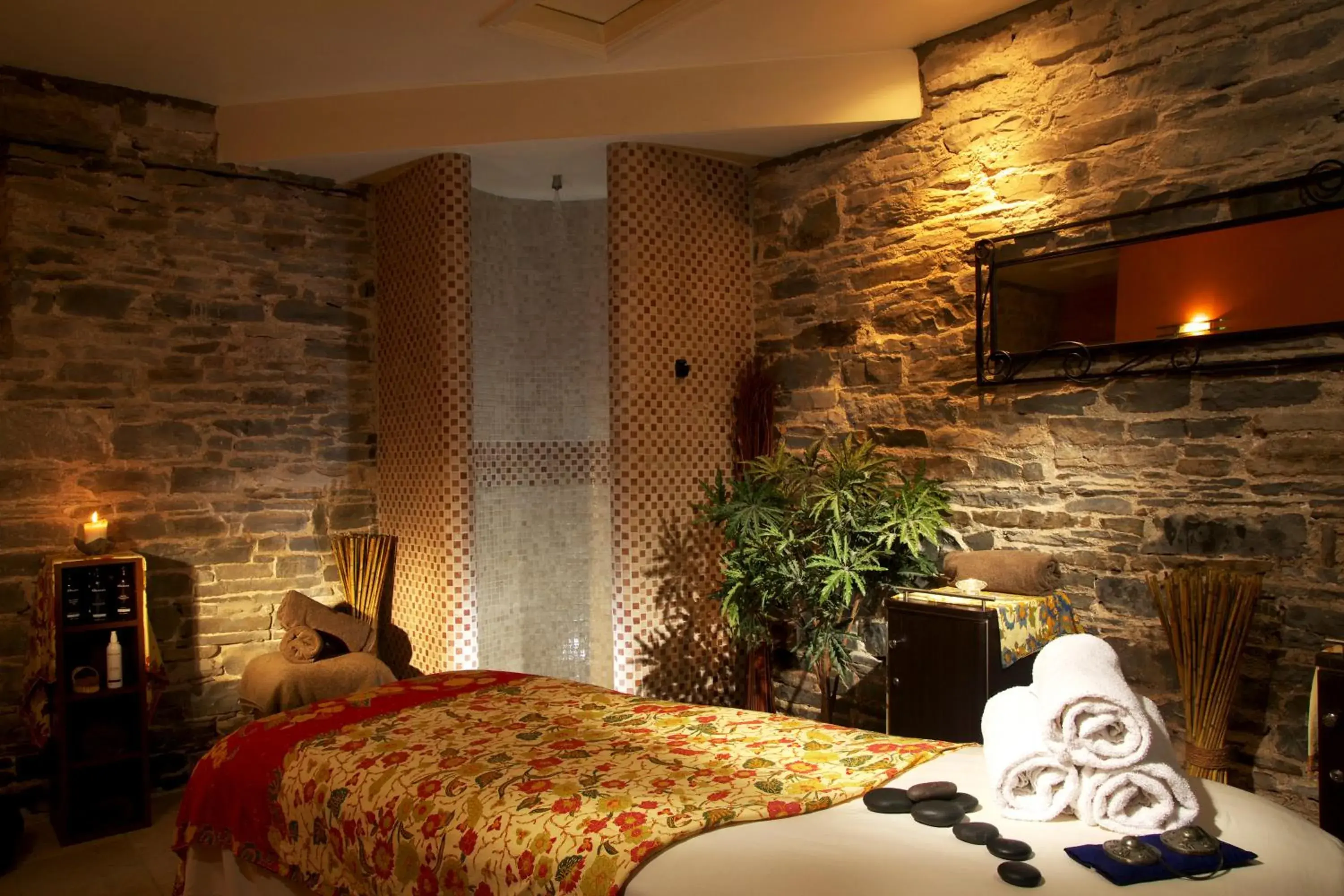 Massage, Bed in Falls Hotel & Spa Massage, Bed in Falls Hotel & Spa