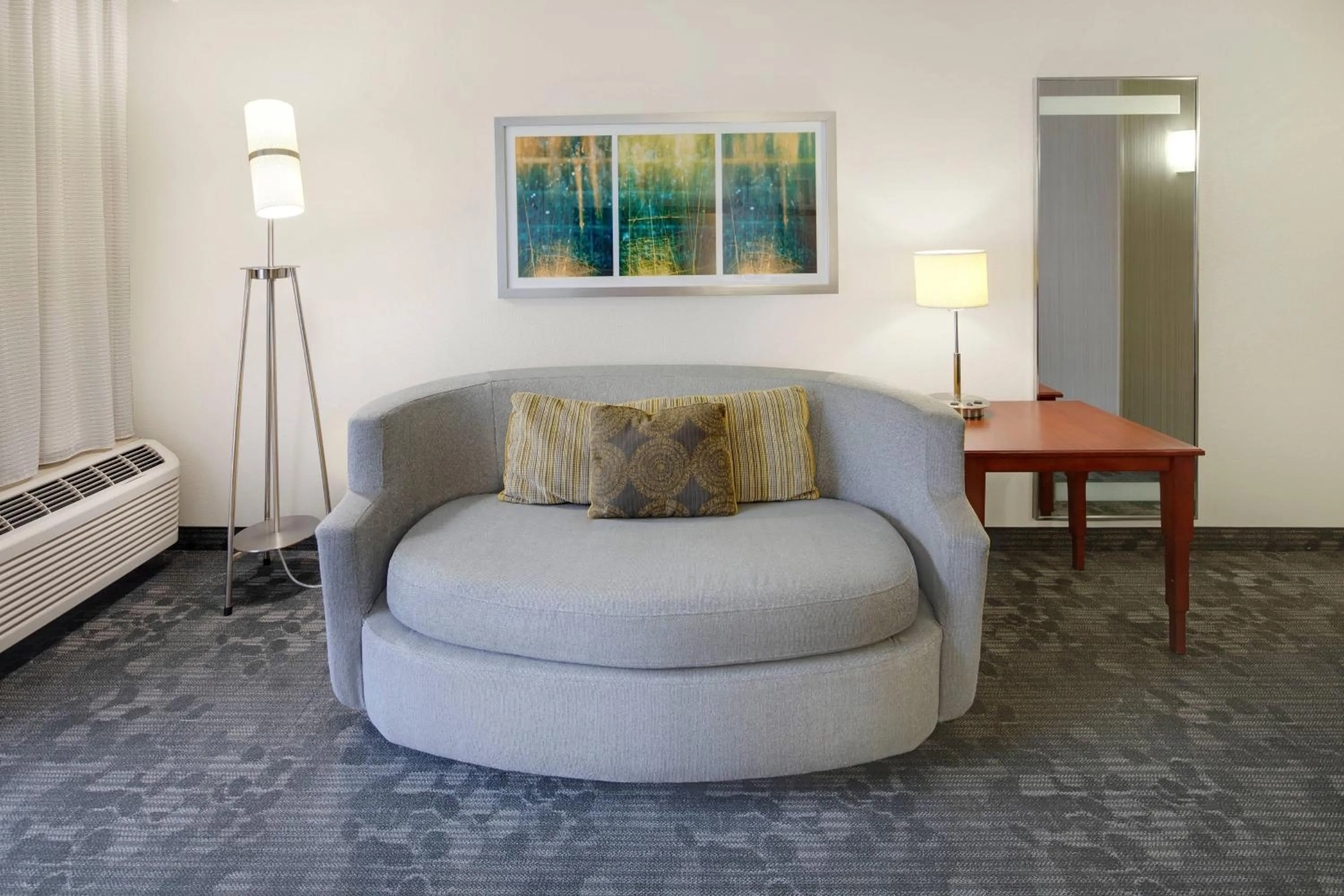 Photo of the whole room in Courtyard by Marriott Atlanta Windy Hill/Ballpark